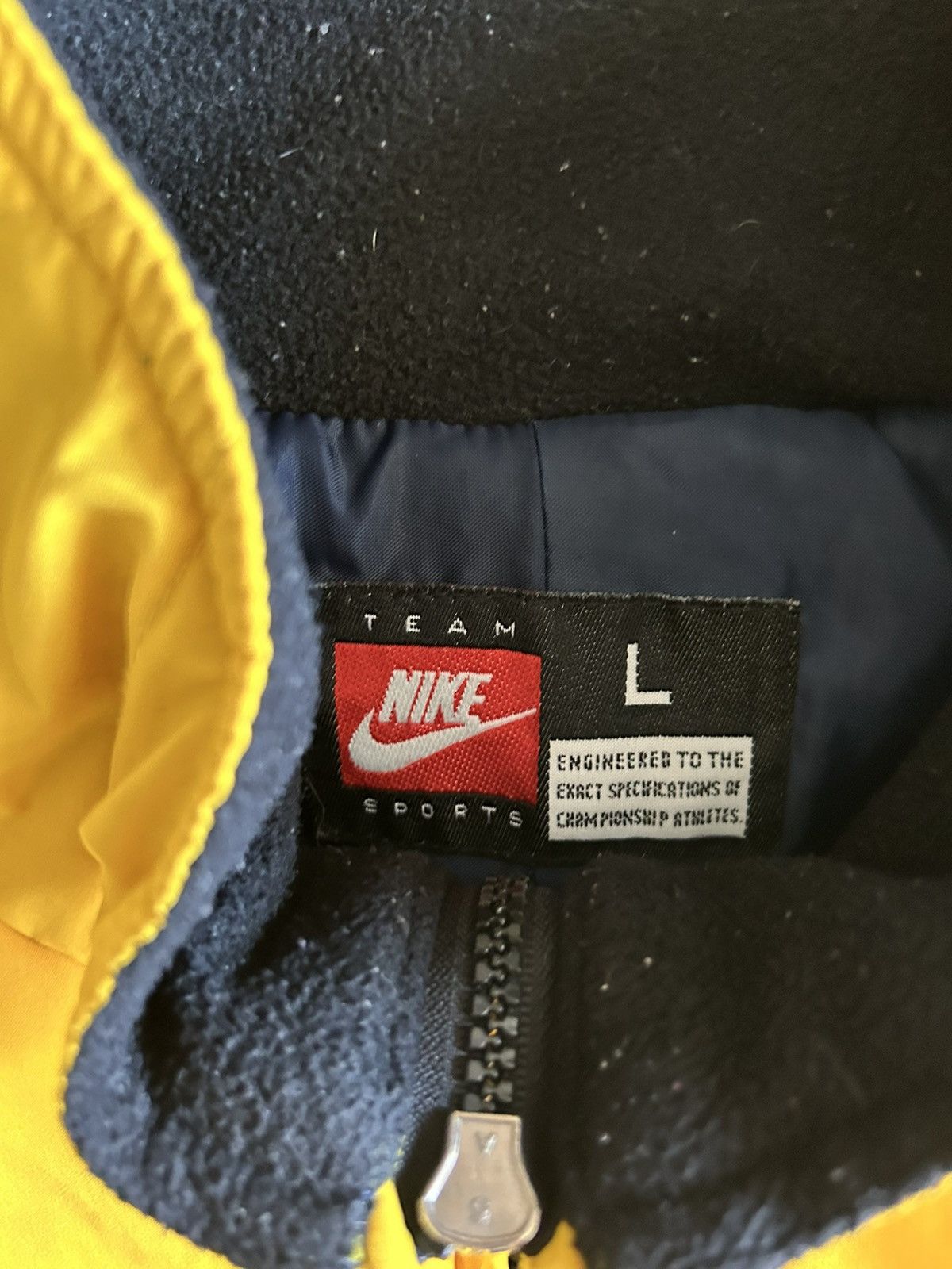 Nike Vintage Nike down vest, L Size US L / EU 52-54 / 3 - 3 Thumbnail