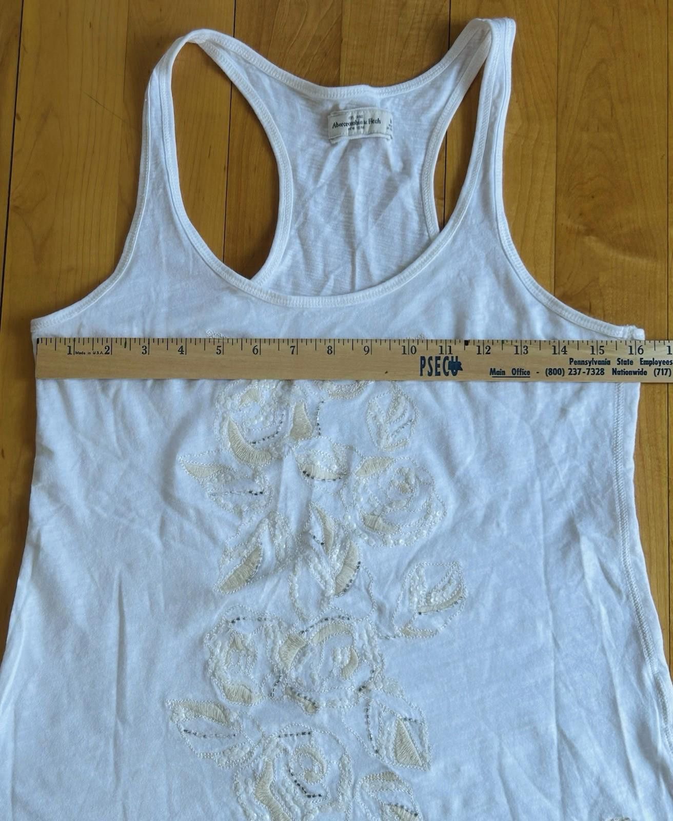 Abercrombie & Fitch Abercrombie & Fitch sz M Y2K White Embroidered Beaded Tank Size S / US 4 / IT 40 - 6 Thumbnail