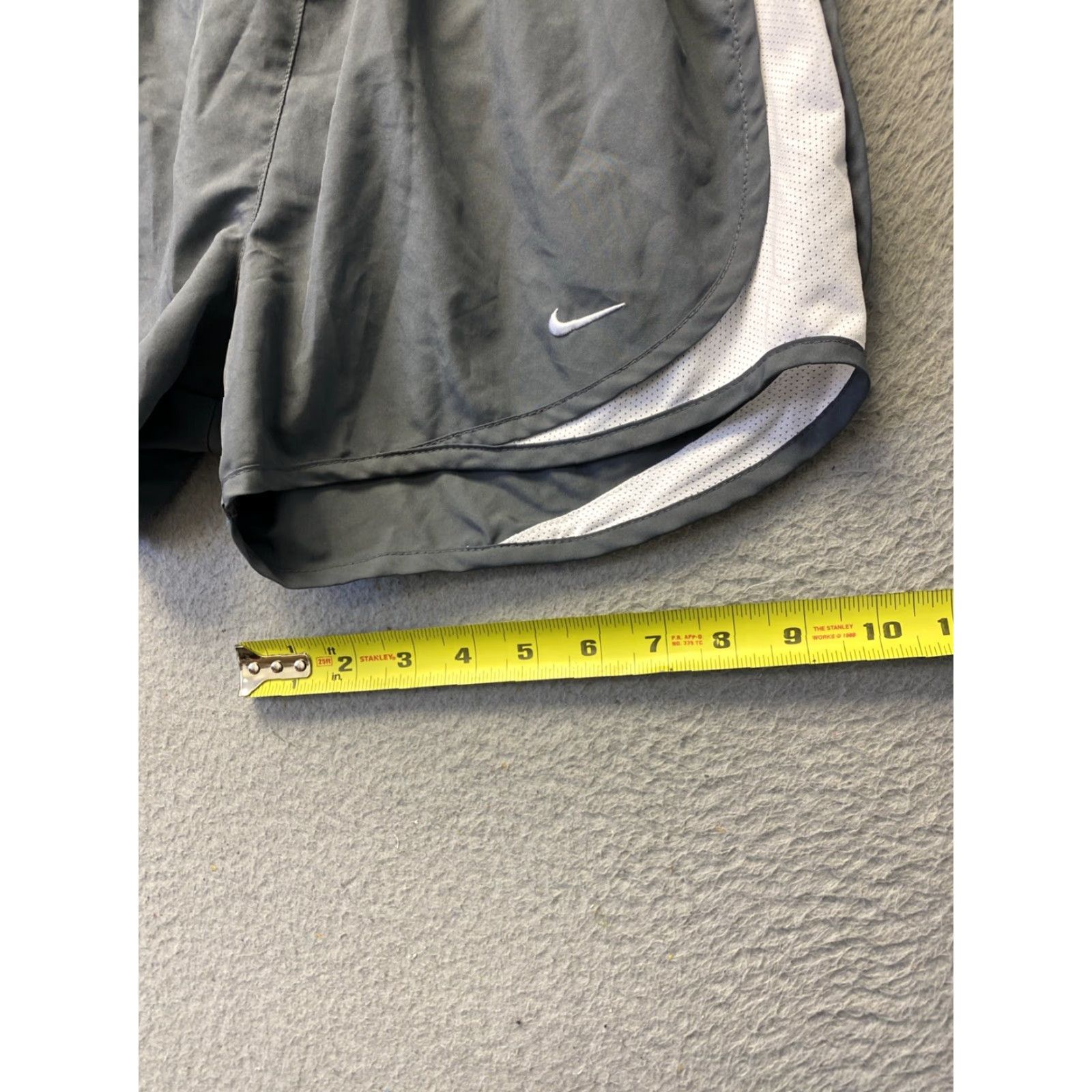 Nike Nike Dri-Fit Women's Activewear Shorts Size S Gray Drawstring 123-8 Size 28" / US 6 / IT 42 - 6 Thumbnail