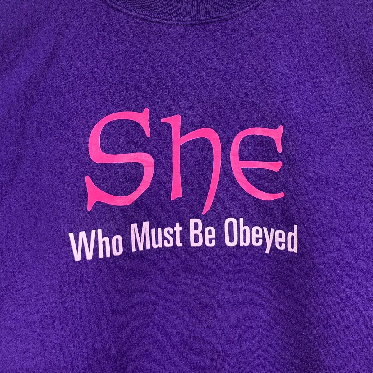Gildan SHE WHO MUST Be Obeyed Print Purple Sweatshirt Size US L / EU 52-54 / 3 - 3 Thumbnail