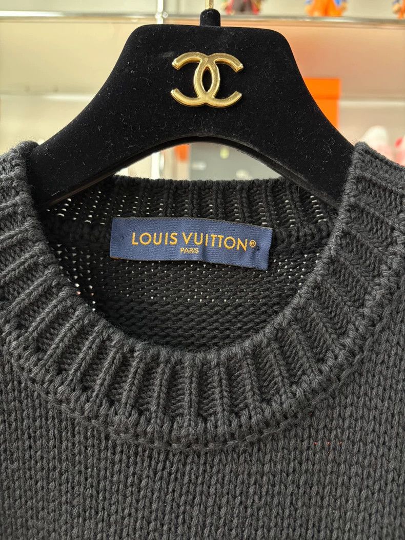 Louis Vuitton Louis Vuitton Three-dimensional double-sided beaded tool se Size US M / EU 48-50 / 2 - 3 Thumbnail