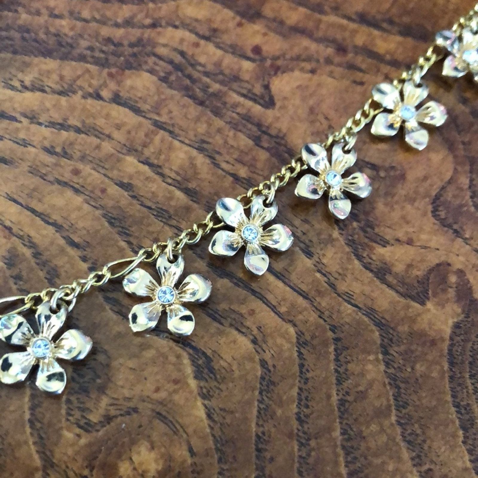 Vintage Vintage clear rhinestone accent flower necklace Size ONE SIZE - 9 Thumbnail