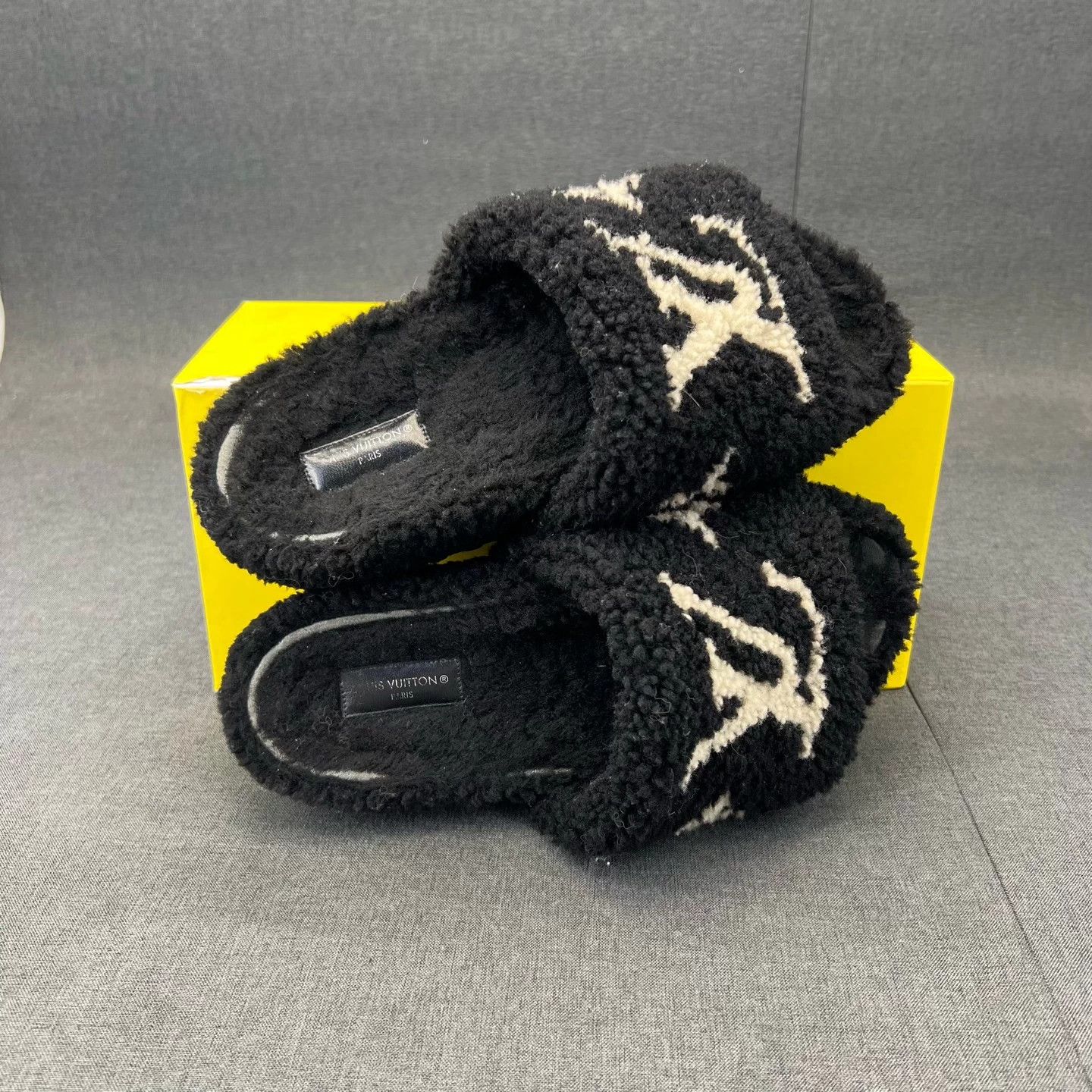 Louis Vuitton LV Paseo Teddy Fleece Black Slippers 38 Size US 7 / IT 37 - 2 Thumbnail