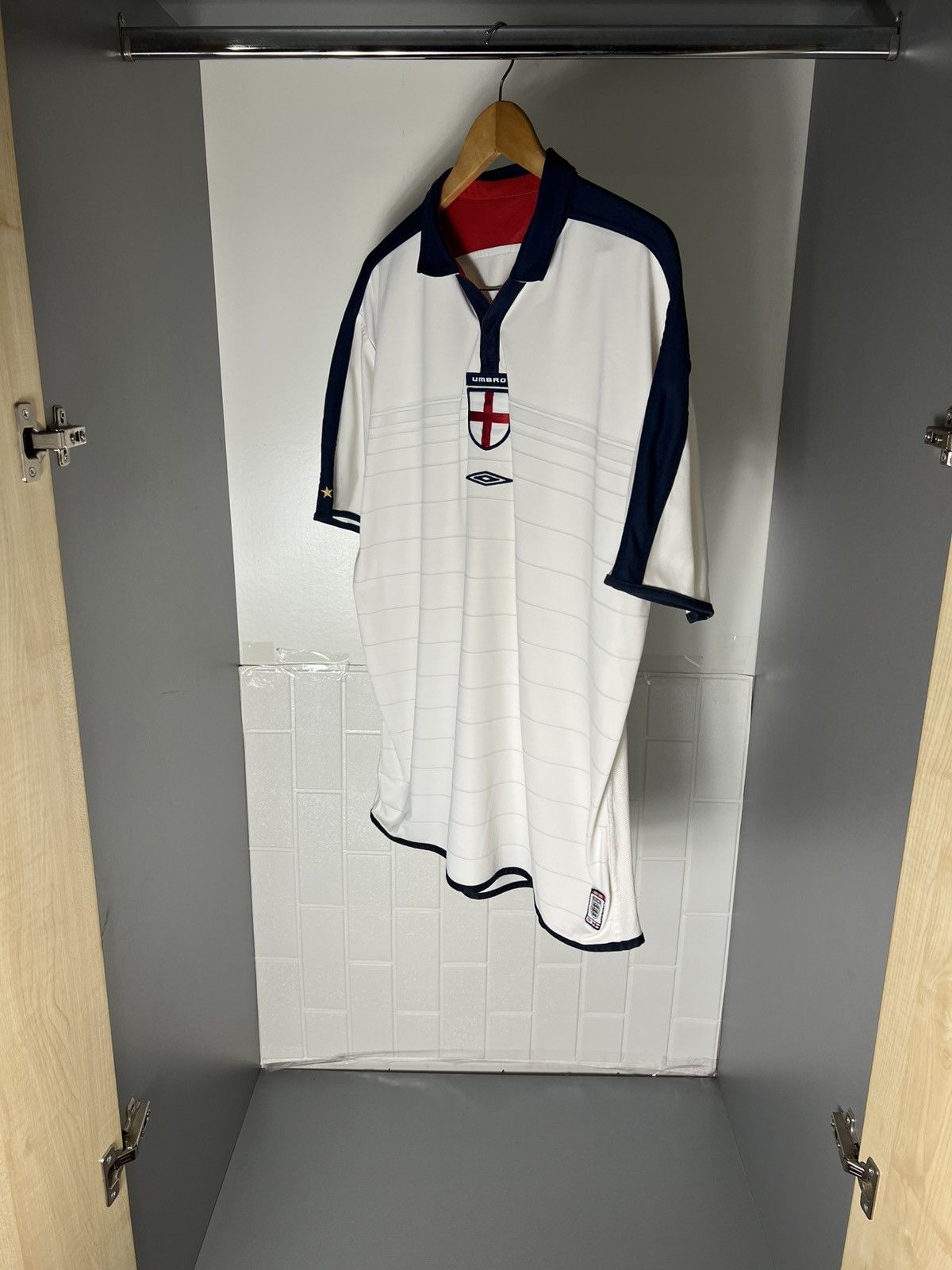 Umbro VINTAGE UMBRO ENGLAND RETRO SOCCER JERSEY MANCHESTER Y2K 90s Size US XXL / EU 58 / 5 - 5 Thumbnail
