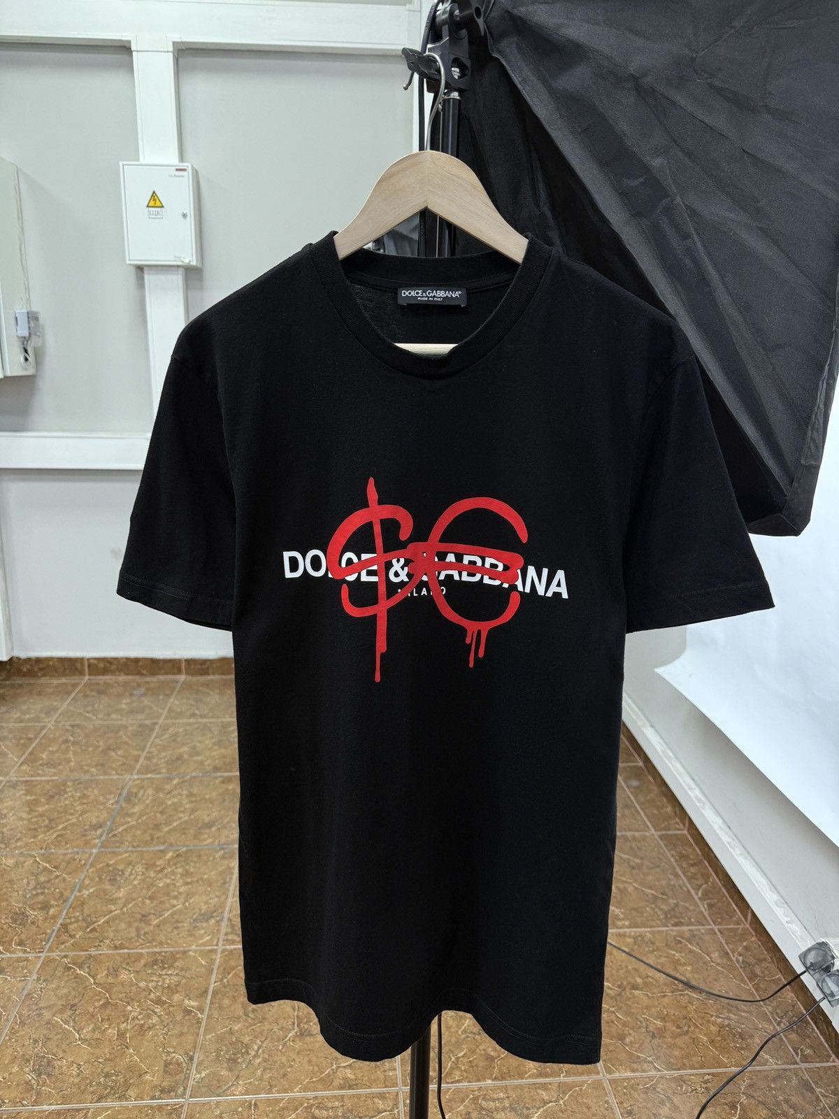 Dolce & Gabbana 🇮🇹 Sfera Ebbasta Dolce & Gabbana Milano T-Shirt Made in Italy Size US M / EU 48-50 / 2 - 1 Thumbnail
