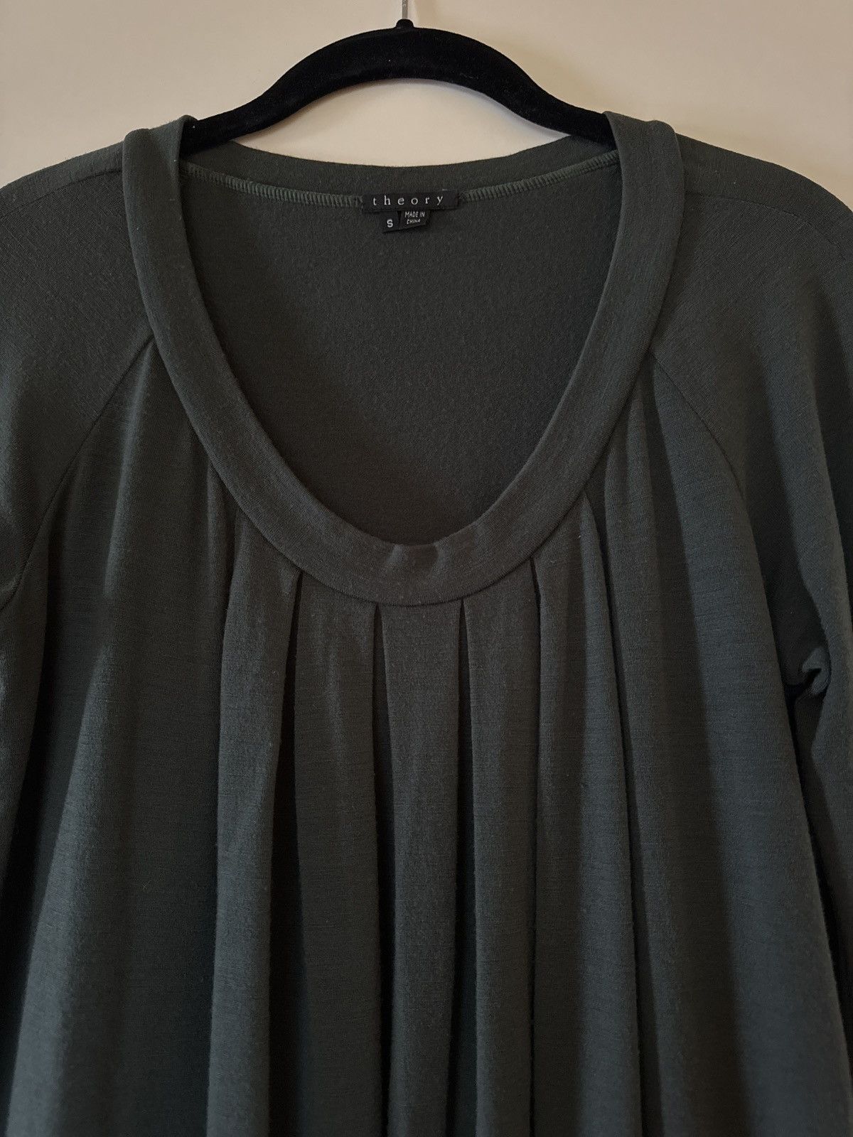 Theory Theory Wide Neck Green Top Size S / US 4 / IT 40 - 2 Thumbnail