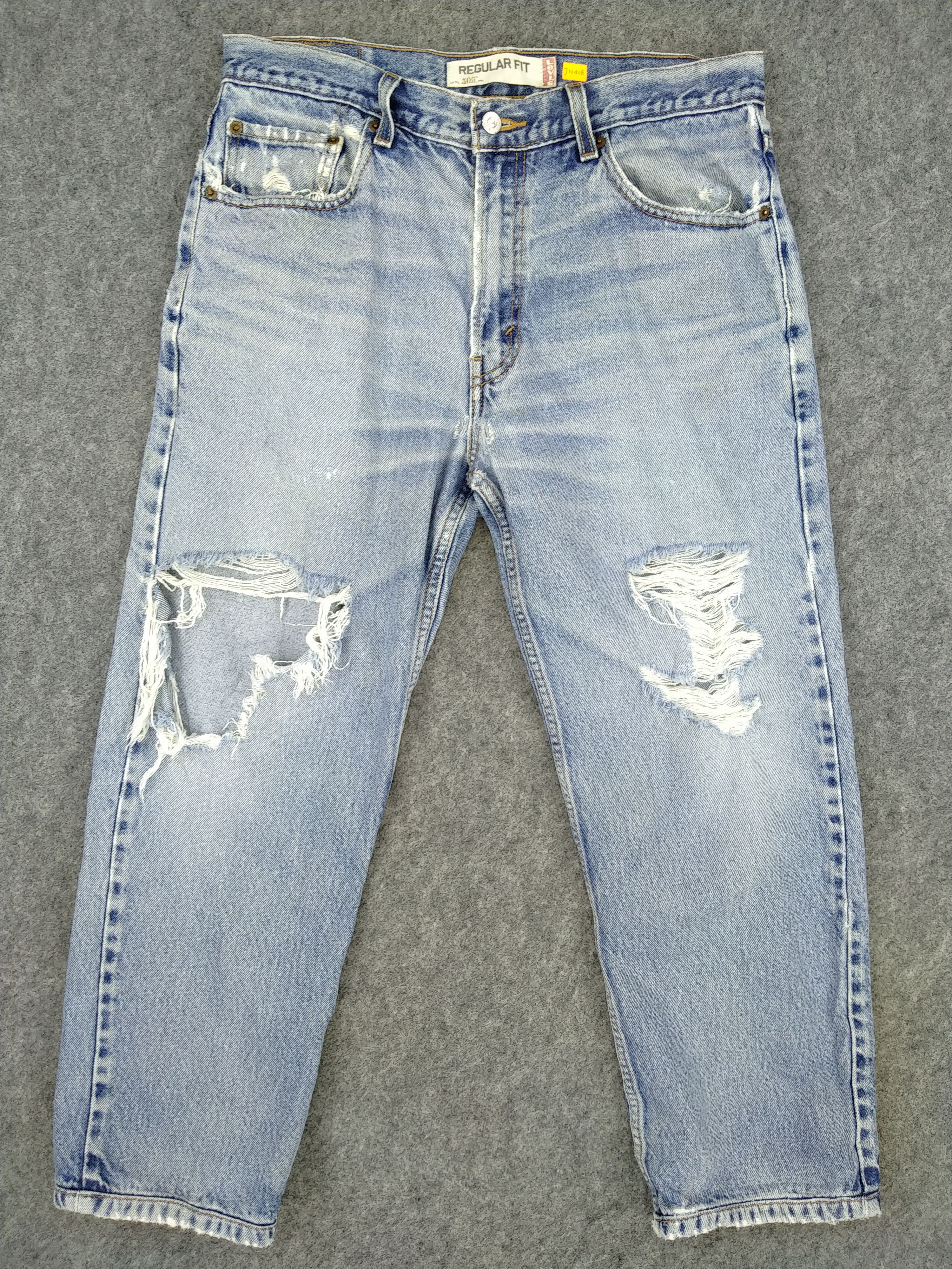 Light Wash Ripped Vintage Levi's 505 Denim 33x25.5 JN408