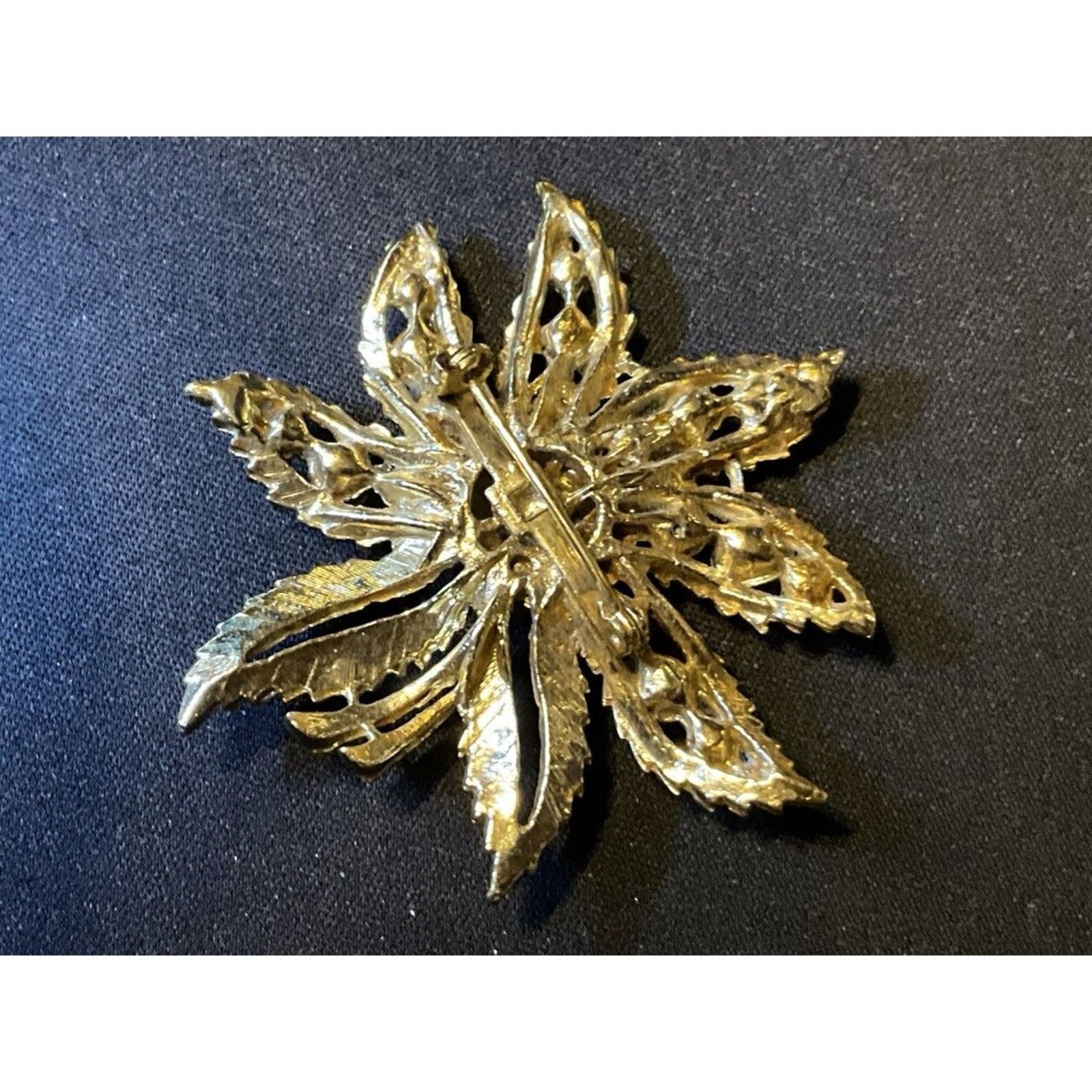 Other A/B Gold Tone Flower Brooch Size ONE SIZE - 5 Thumbnail