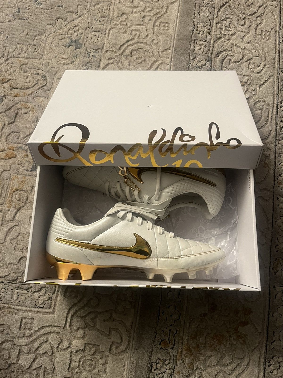 Nike Ronaldinho Legend 10 Tiempo RGN Elites Size US 11 / EU 44 - 1 Thumbnail