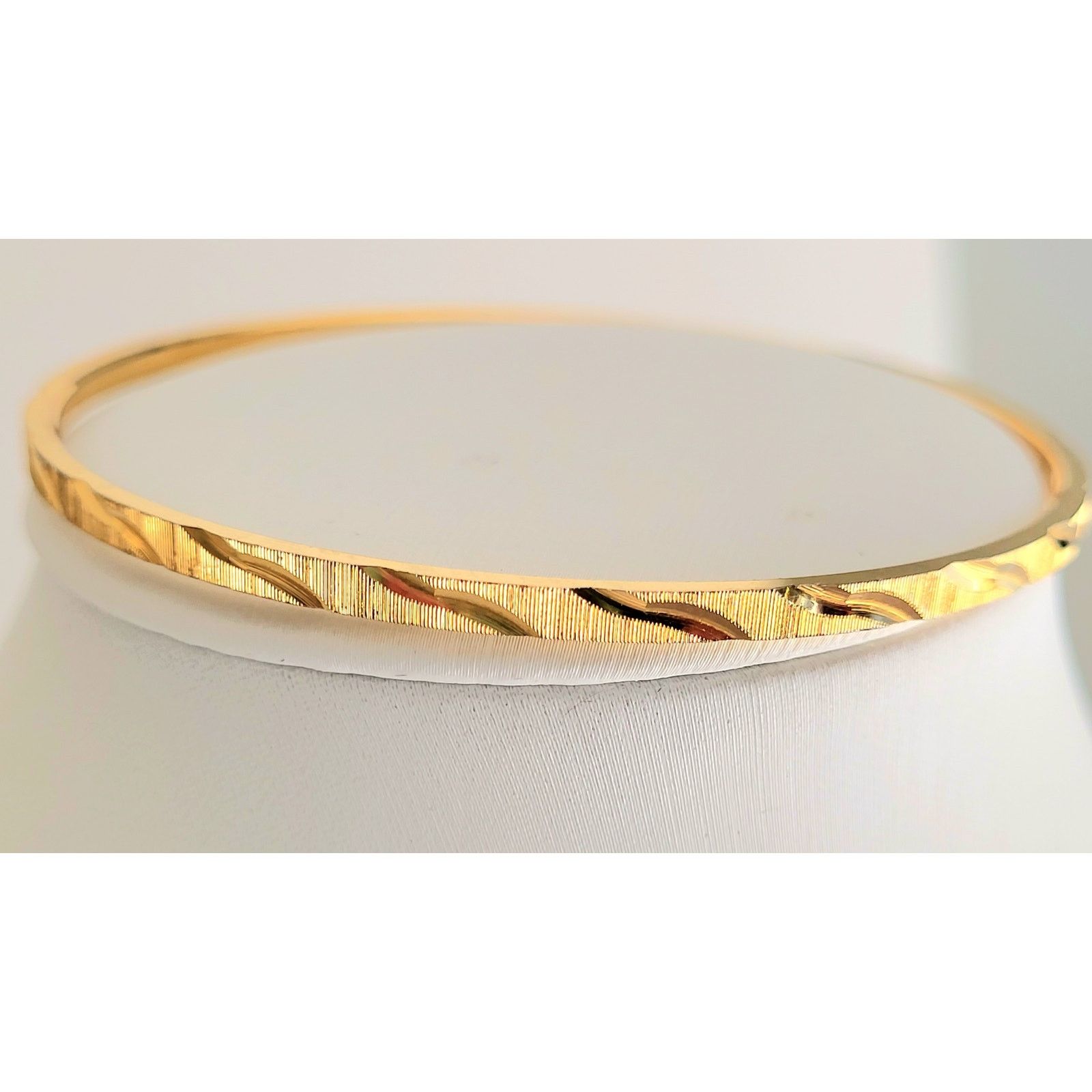 Other Crown Trifari Diamond Cut Gold Bangle Bracelet Vintage Size ONE SIZE - 4 Thumbnail
