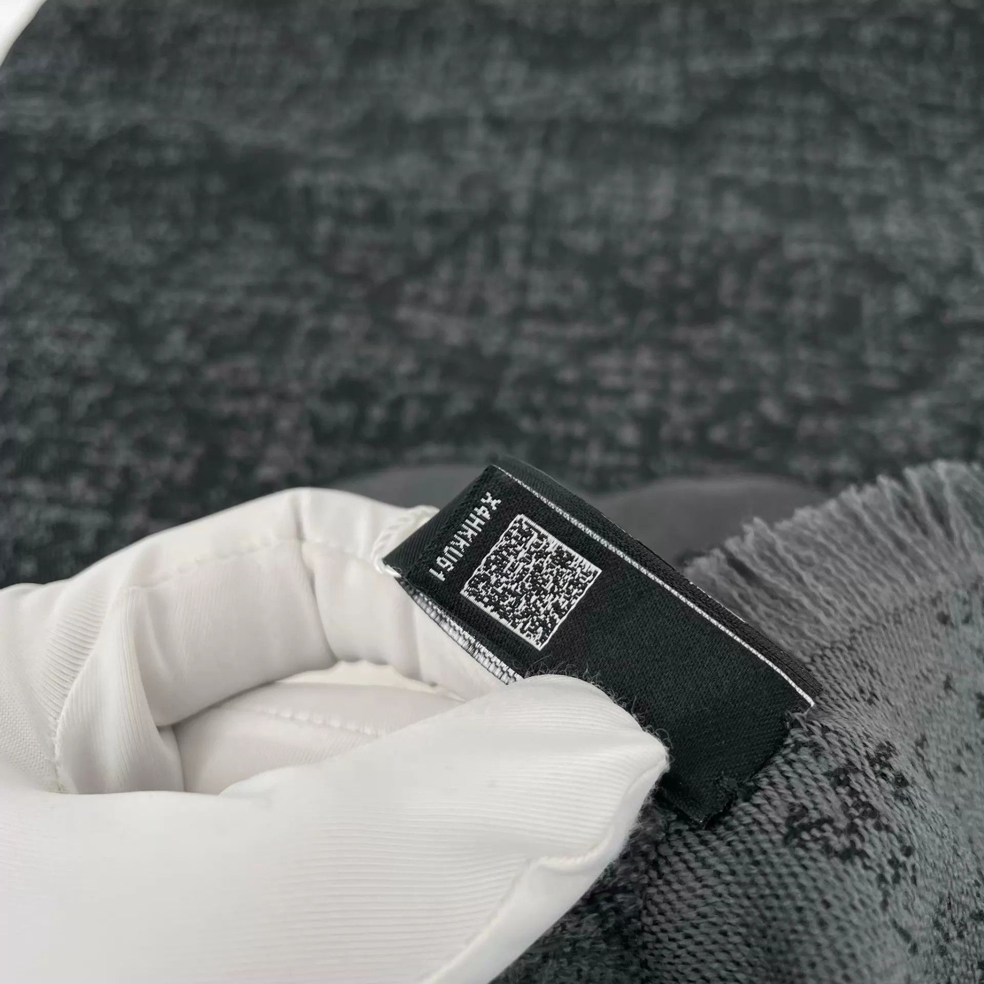 Chanel Chanel Black Silk Shawl Size ONE SIZE - 6 Thumbnail