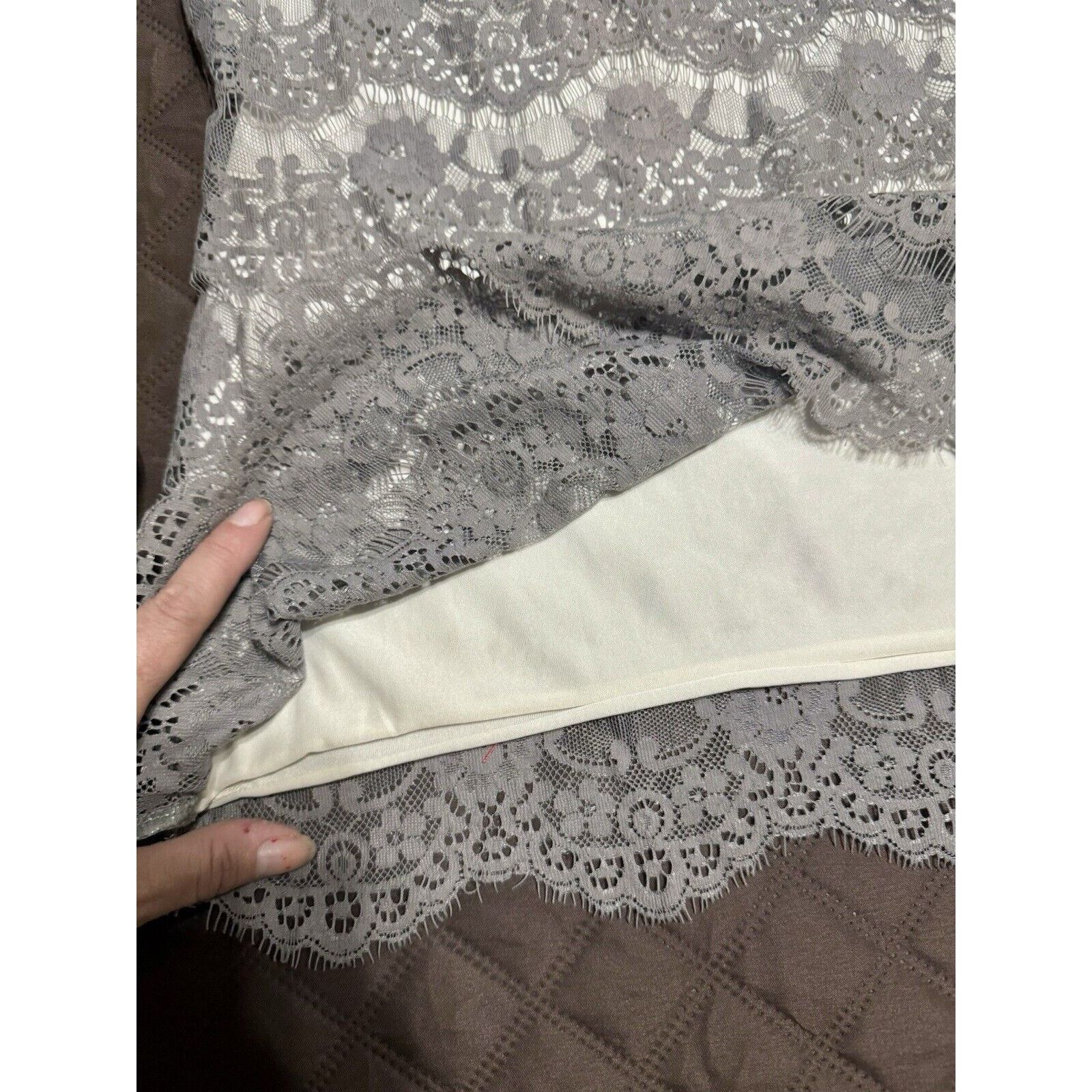 Banana Republic Banana Republic Women's Fully Lined Lace Floral Shell Small Size S / US 4 / IT 40 - 3 Thumbnail