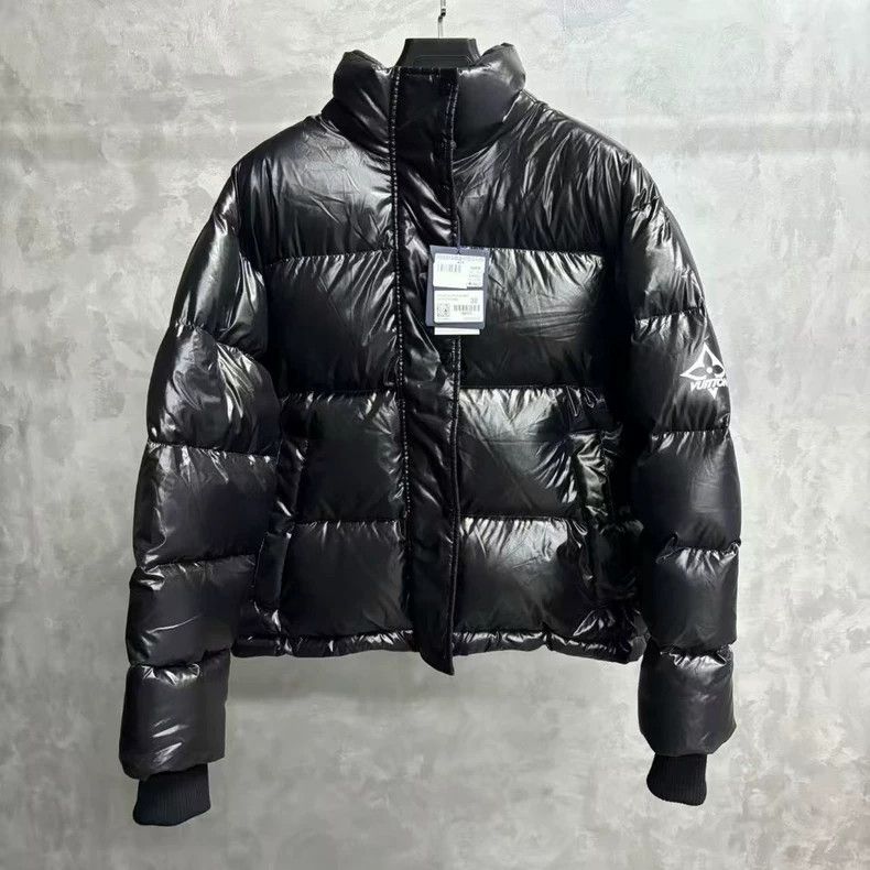 Louis Vuitton Louis Vuitton Black solid glossy hooded long sleeve down j Size XS / US 0-2 / IT 36-38 - 1 Thumbnail