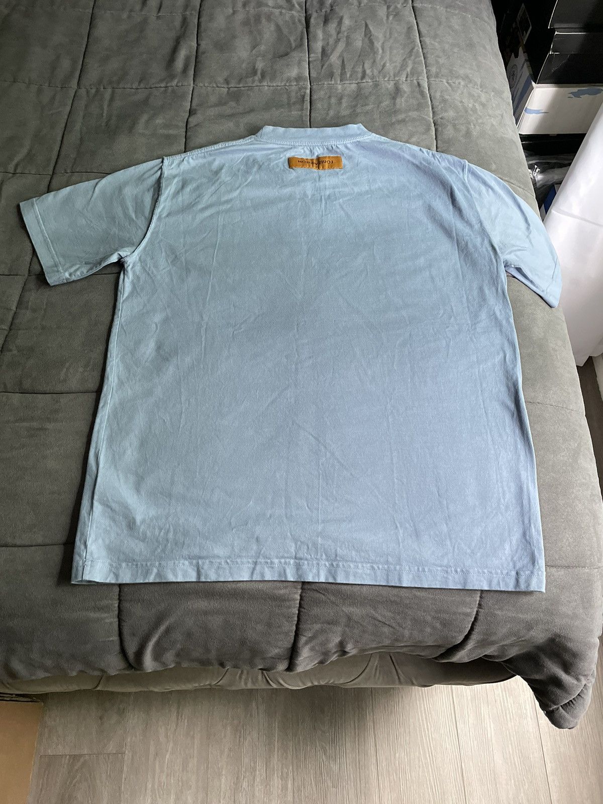 Louis Vuitton Louis Vuitton Blue Embossed Logo T Shirt Size US XL / EU 56 / 4 - 4 Thumbnail