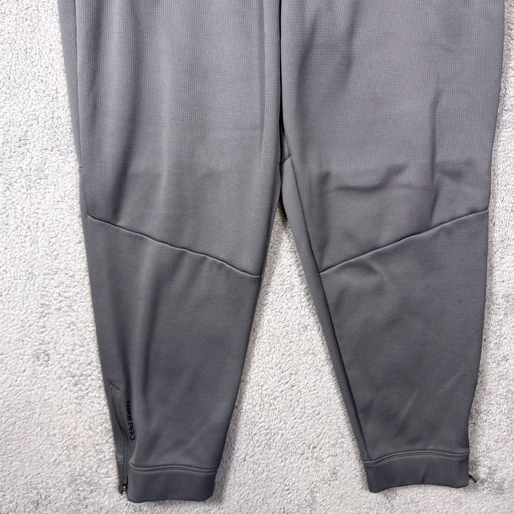 Nike Nike Pro Sweatpants Mens 2XL Gray Fleece Lined Therma Fit Sphere Training Jogger Fitness Pants Regular Size Activewear Mens Size US 39 - 2 Thumbnail