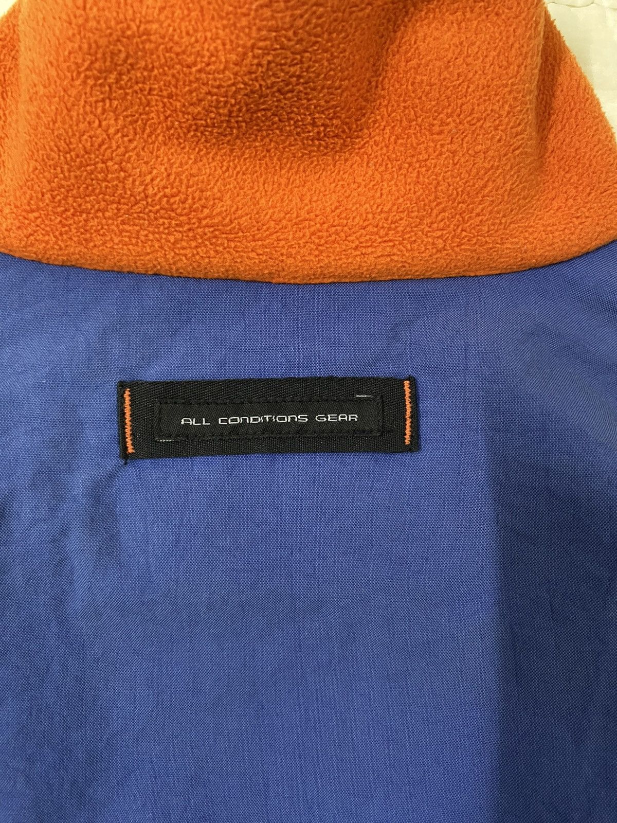 Nike ACG Vintage 90s Nike ACG Logo Multicolour Embroidered Jacket | L Size US L / EU 52-54 / 3 - 7 Thumbnail