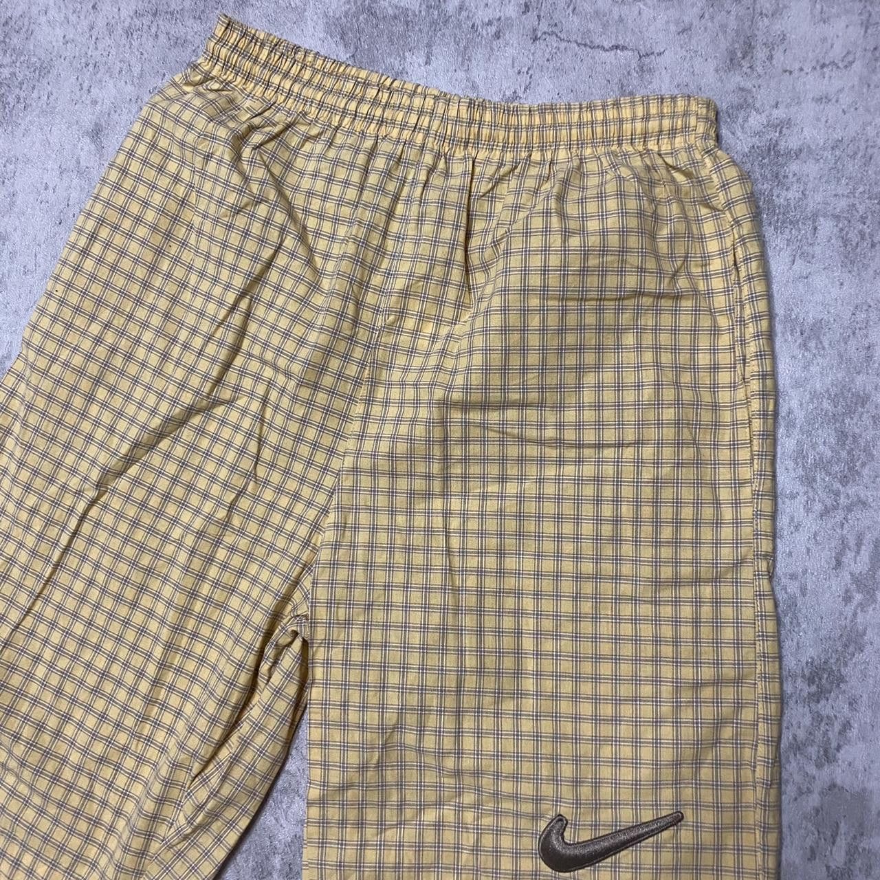 Nike Yellow and black Nike checkered shorts Size US 34 / EU 50 - 2 Thumbnail