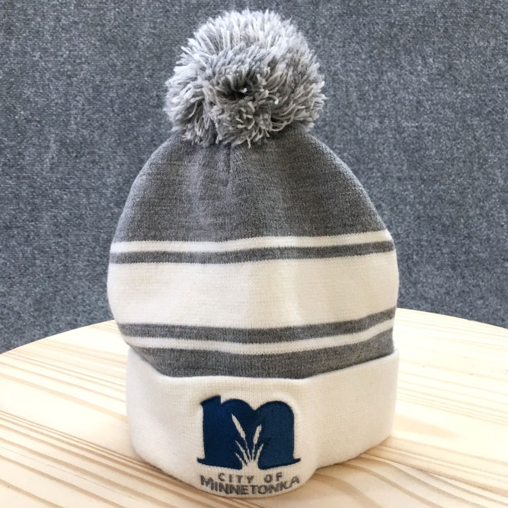 Minnetonka Cap America Beanie Hat Mens One Size Gray White City Of Minnetonka Embroidered Logo Size ONE SIZE - 2 Thumbnail