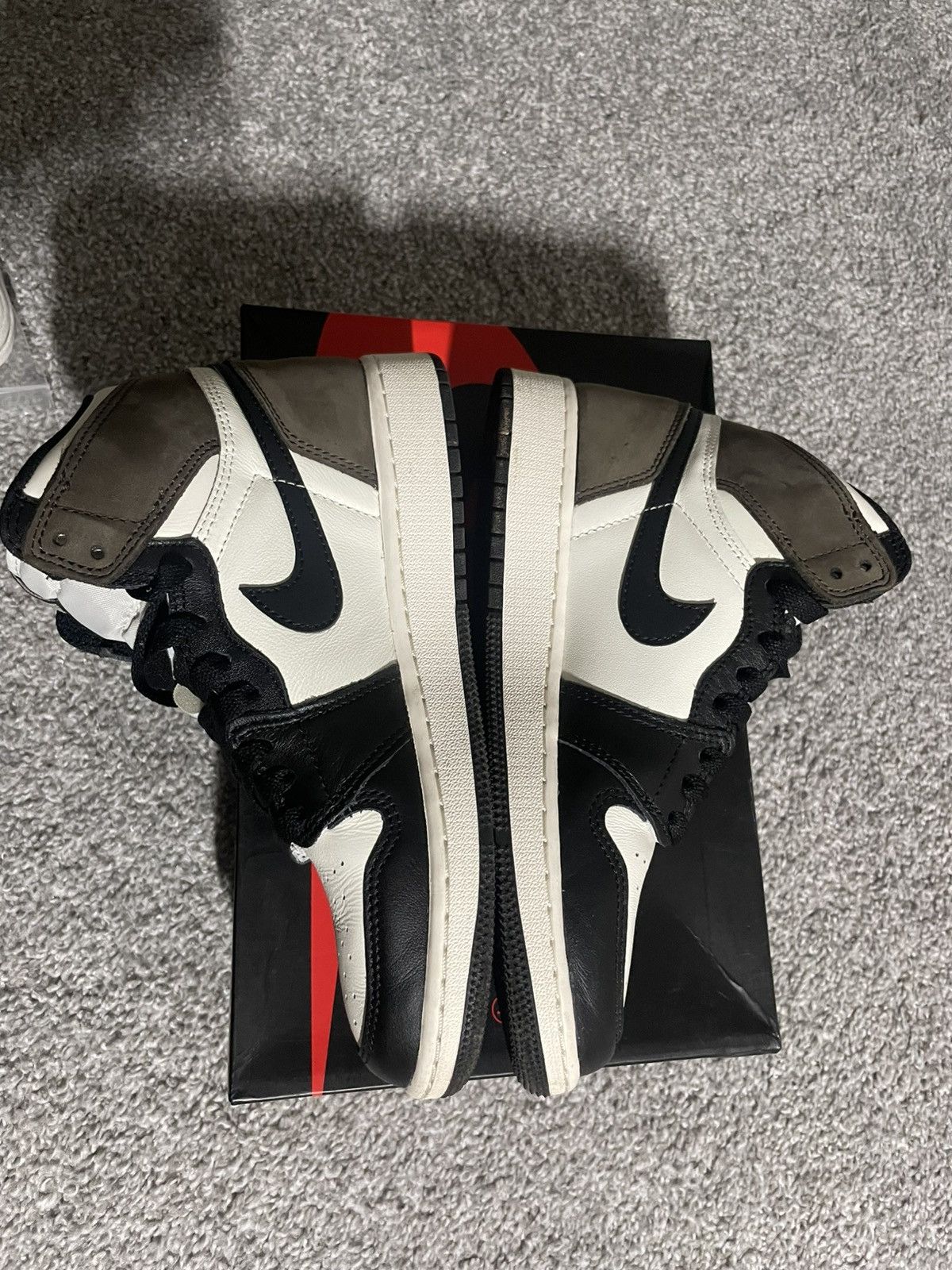 Jordan Brand × Nike Jordan 1 High GS “Mocha” Size 5.5Y Size US 5.5 / EU 38 - 4 Thumbnail