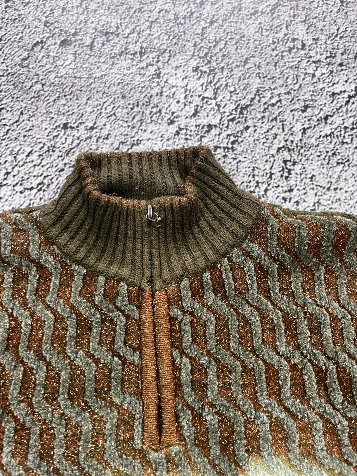 Vintage Vintage Turtleneck Sweater with Gothic Print 00s Size M / US 6-8 / IT 42-44 - 5 Thumbnail