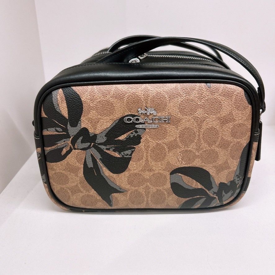 【COACH】ボウプリント柄☆彡ジェイミー カメラバッグ CZ769 Coach Jamie Camera Bag In Signature Canvas With Bow Print