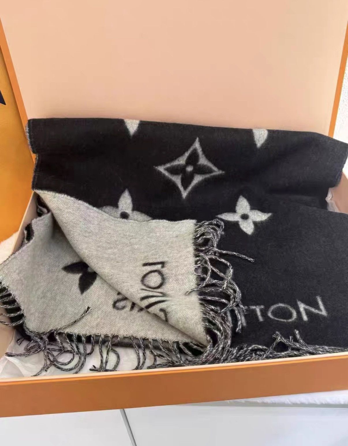 Louis Vuitton Louis Vuitton Reversible Full-print Cashmere Scarf J38 Size ONE SIZE - 2 Thumbnail