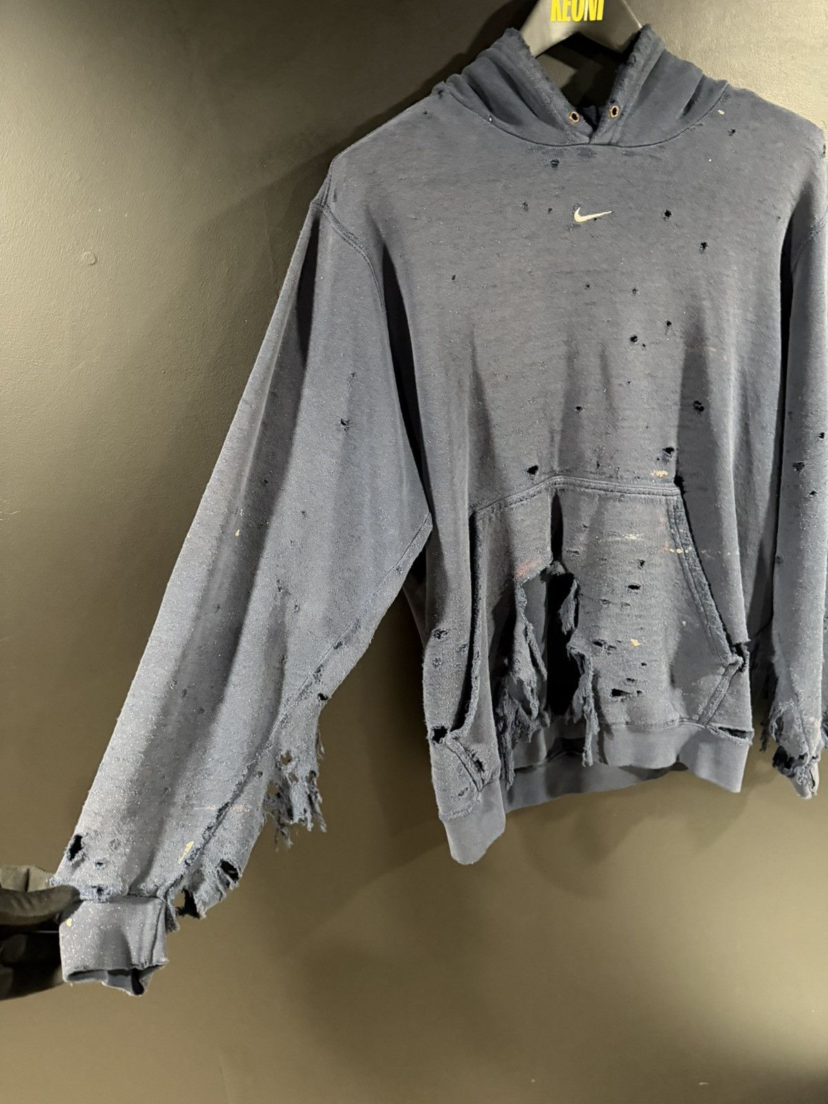 Vintage 2000s Y2K Vintage Nike Grunge Distressed Thrashed Hoodie M Size US M / EU 48-50 / 2 - 4 Thumbnail