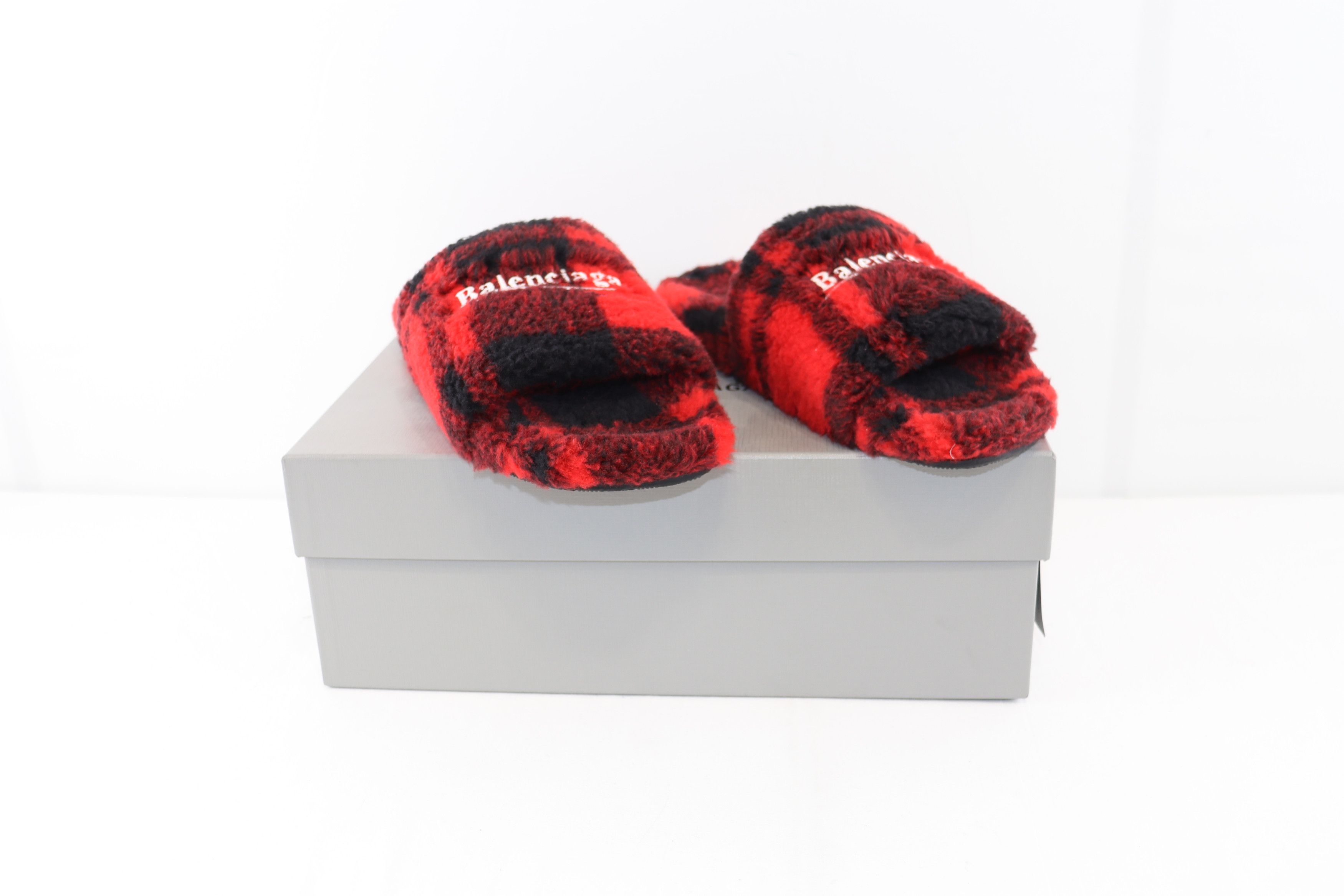 Balenciaga o1rshd1 Q:3 / Furry Slide in Red Size US 10 / EU 43 - 13 Thumbnail