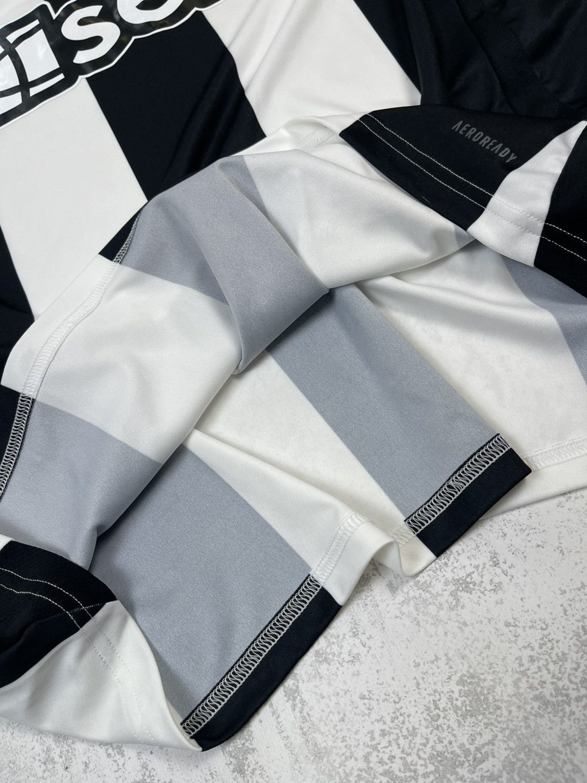 Adidas Adidas Newcastle United 24/25 Home Jersey Iconic Stripes Size US XL / EU 56 / 4 - 11 Thumbnail