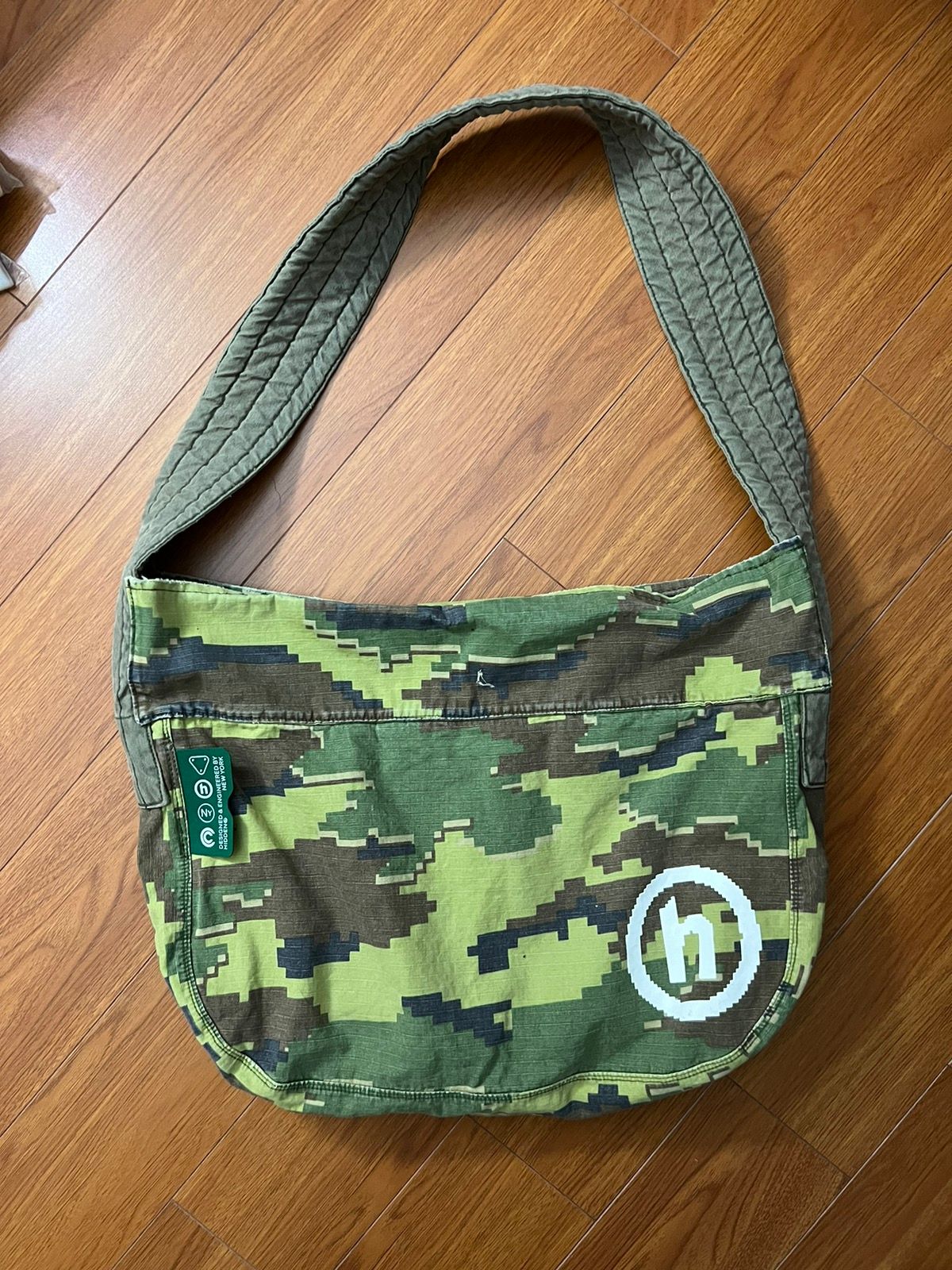Pre-owned Hidden Ny Digi Camo Shoulder/messenger Bag