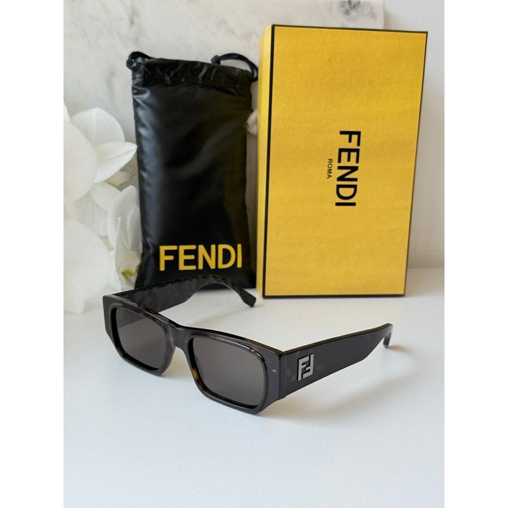 Fendi NEW Fendi FE40144I Brown Unisex Sunglasses Size ONE SIZE - 5 Thumbnail
