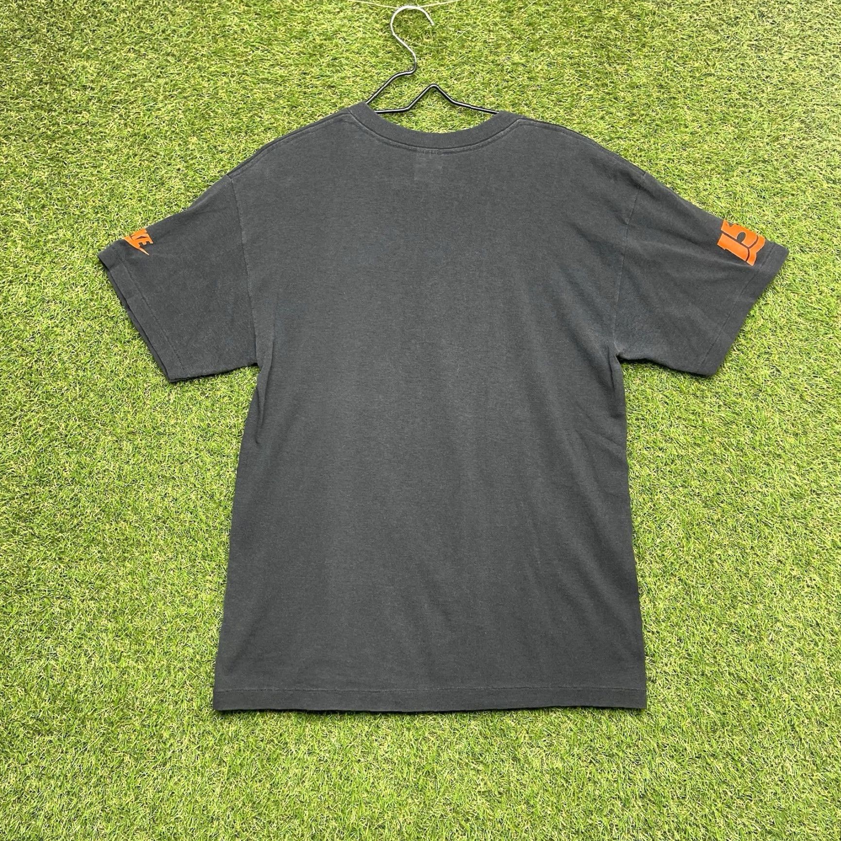 Nike VINTAGE Nike Graphic Shirt Men Medium 1990s Black Short Sleeve Sportswear Beach MLB Road Run Size US M / EU 48-50 / 2 - 2 Thumbnail