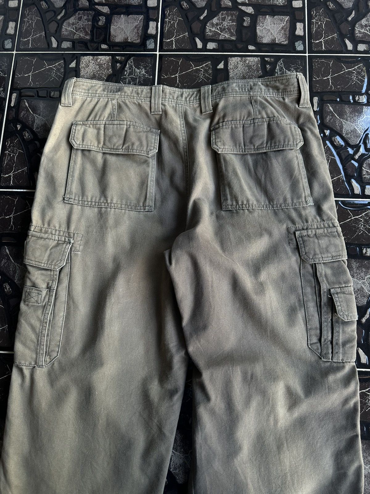 Eddie Bauer × Vintage Vintage Eddie Bauer Baggy Sunfaded Cargo Pant D161 Size US 36 / EU 52 - 6 Thumbnail