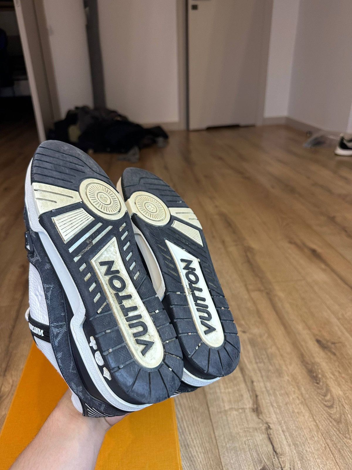 Louis Vuitton Louis Vuitton Trainer Black and White Size US 6 / EU 39 - 6 Thumbnail