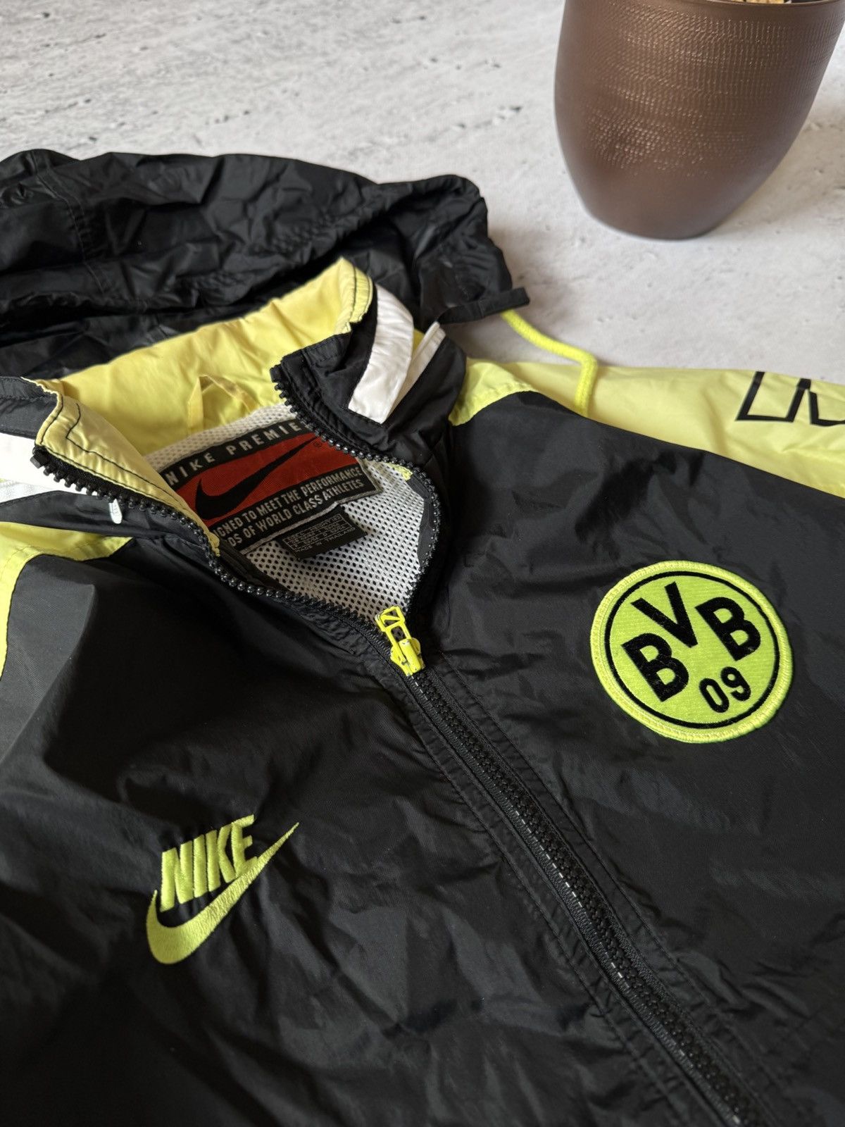 Japanese Brand × Nike × Vintage NIKE BORUSSIA DORTMUND VINTAGE BASIC LOGO BAGGY LIGHT JACKET Size US L / EU 52-54 / 3 - 6 Thumbnail