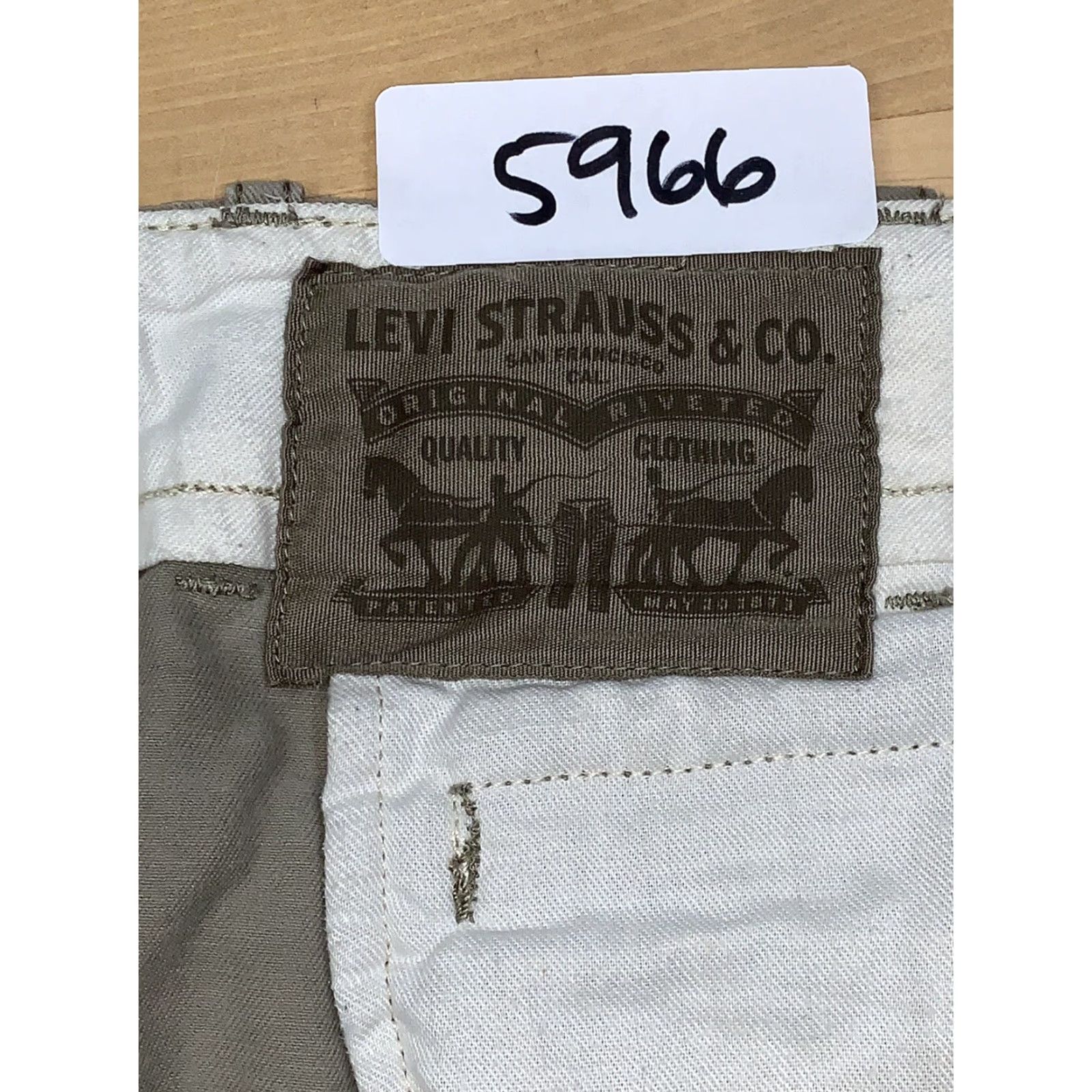 Levi's Levi's Cargo Shorts Mens 40 Beige Casual Pockets Casual Cargo Shorts 40 Beige Mens — Levi's Size US 40 / EU 56 - 3 Thumbnail