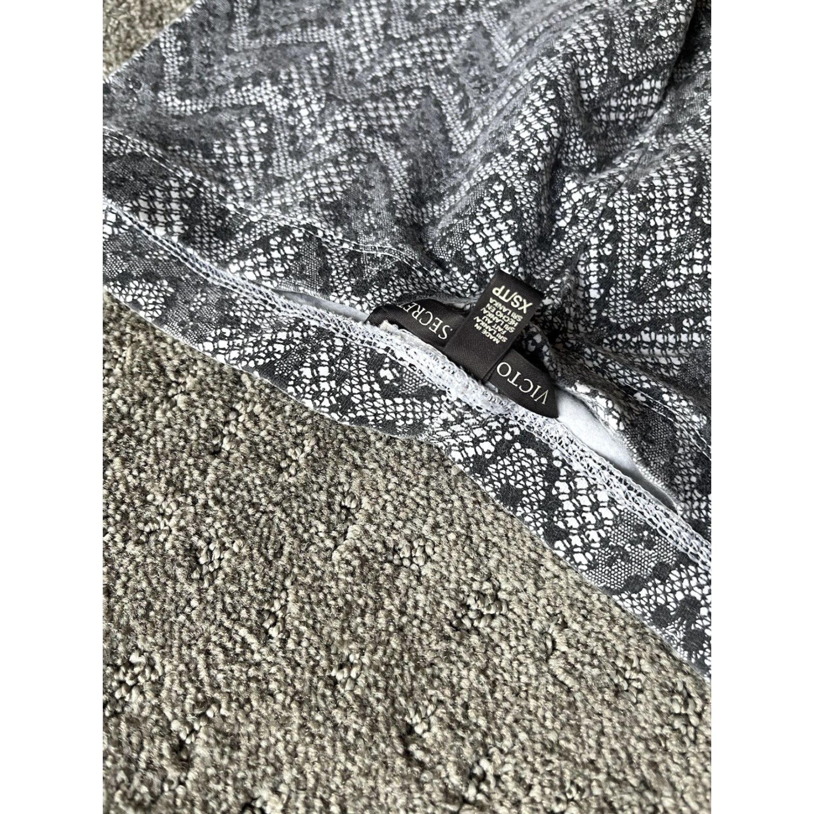 Victoria's Secret Victoria's Secret Leggings Allover Print Gym XS Gray Size 26" / US 2 / IT 38 - 5 Thumbnail