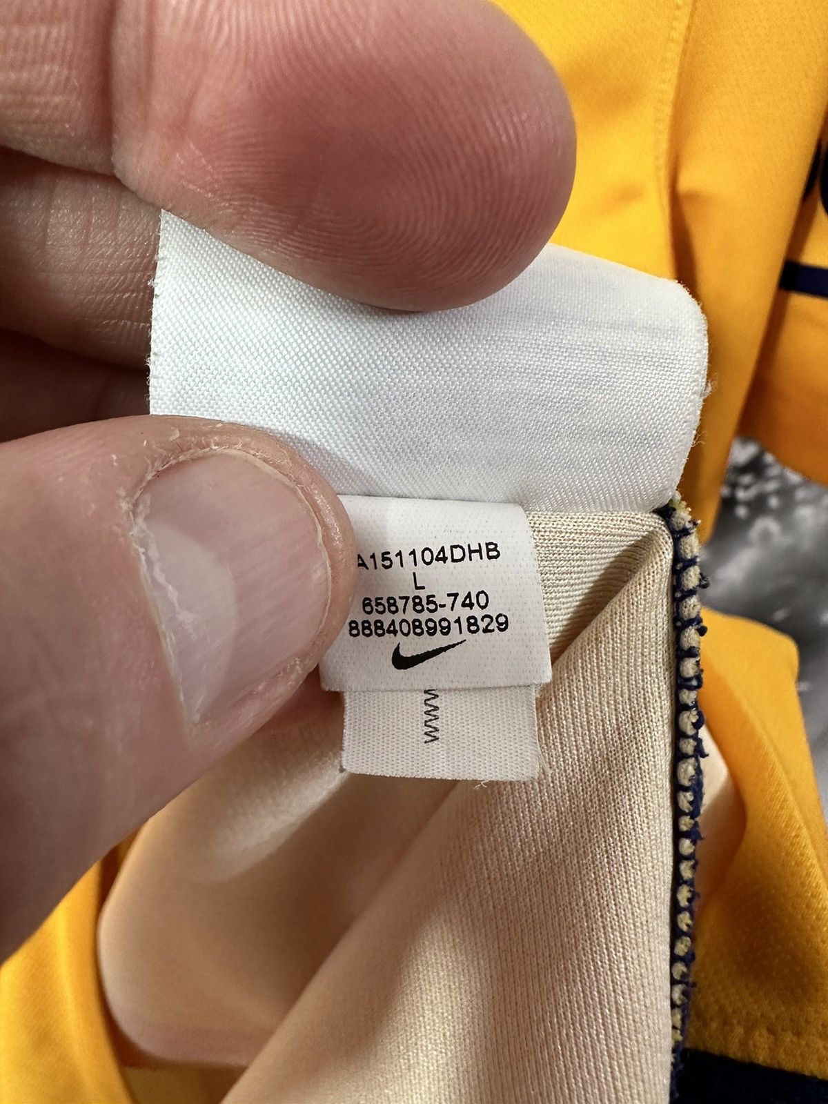 Other FC Barcelona Jersey 2019/2020 Nike Size US L / EU 52-54 / 3 - 11 Thumbnail