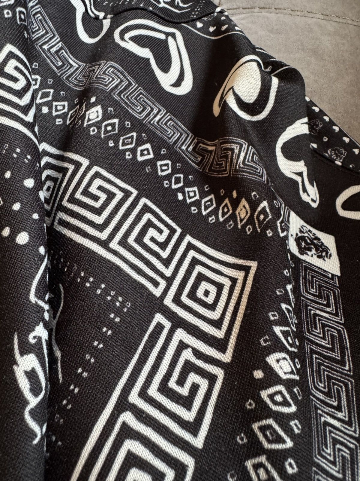 Versace VERSACE hoodie study REAL TAPE MEASUREMENTS IN PHOTOS PROPE Size US S / EU 44-46 / 1 - 21 Thumbnail
