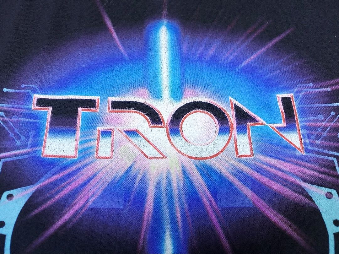 Disney × Vintage Vintage Tron Movie Disney Store TEE Size US L / EU 52-54 / 3 - 4 Thumbnail
