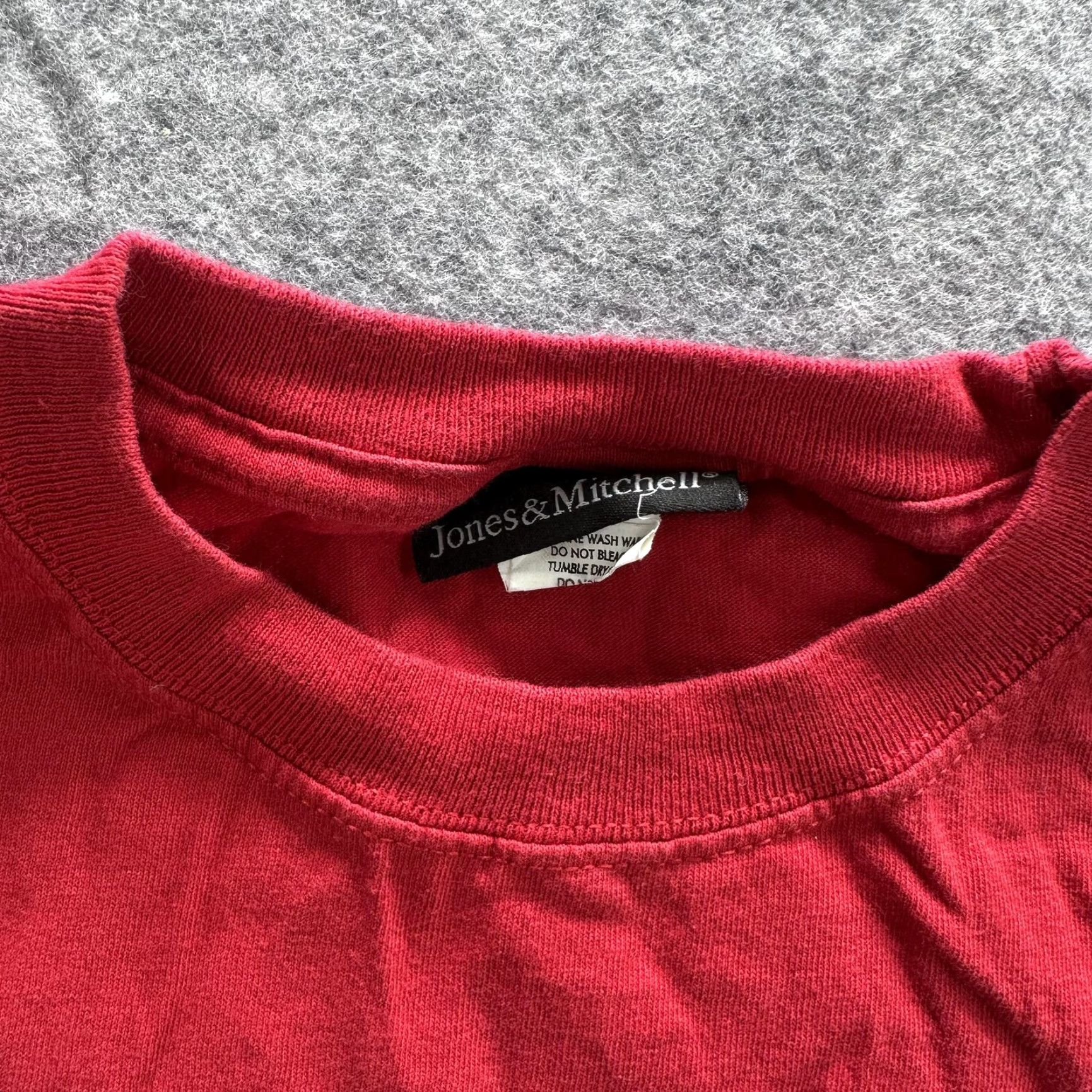 Vintage VINTAGE Castaway Club Shirt Mens Medium Red Graphic Tee Jones & Mitchell Crewneck Size US L / EU 52-54 / 3 - 3 Thumbnail