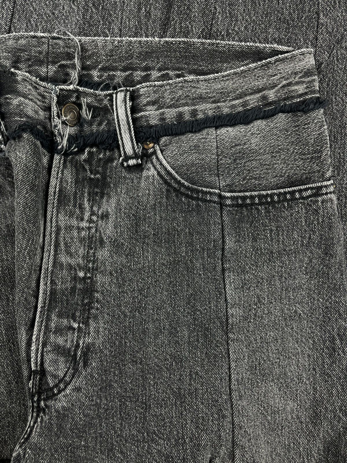 Levi's × Vetements SS17 Vetements Reworked Distressed Levi’s Denim Jeans Size US 32 / EU 48 - 3 Thumbnail