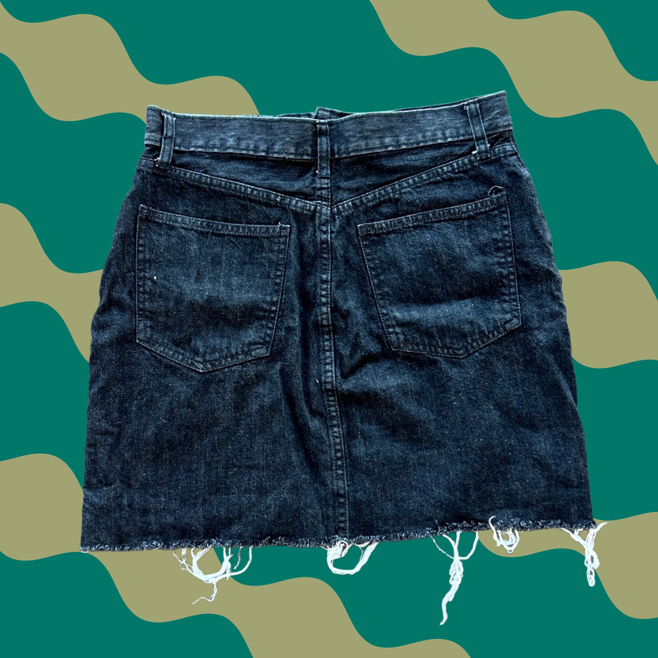 Gap VINTAGE Gap Denim Mini Skirt Women's 27 Black Frayed Short Jean Y2k Full Size 26 Regular Skirt Womens Girls Mens Size 26" / US 2 / IT 38 - 1 Thumbnail
