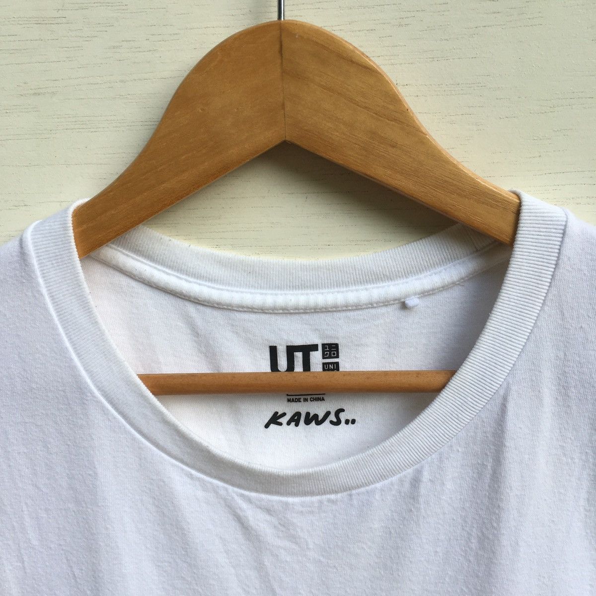 Japanese Brand Vintage Uniqlo X Kaws Tee White XL Size US XL / EU 56 / 4 - 11 Thumbnail