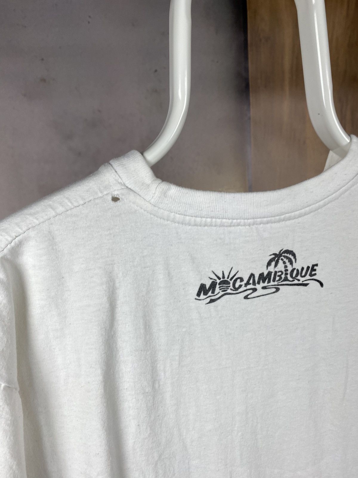 Vintage 🖼️Vintage 90s T-Shirt MOCAMBIQUE Art VTG Tee🖼️ Size US L / EU 52-54 / 3 - 8 Thumbnail