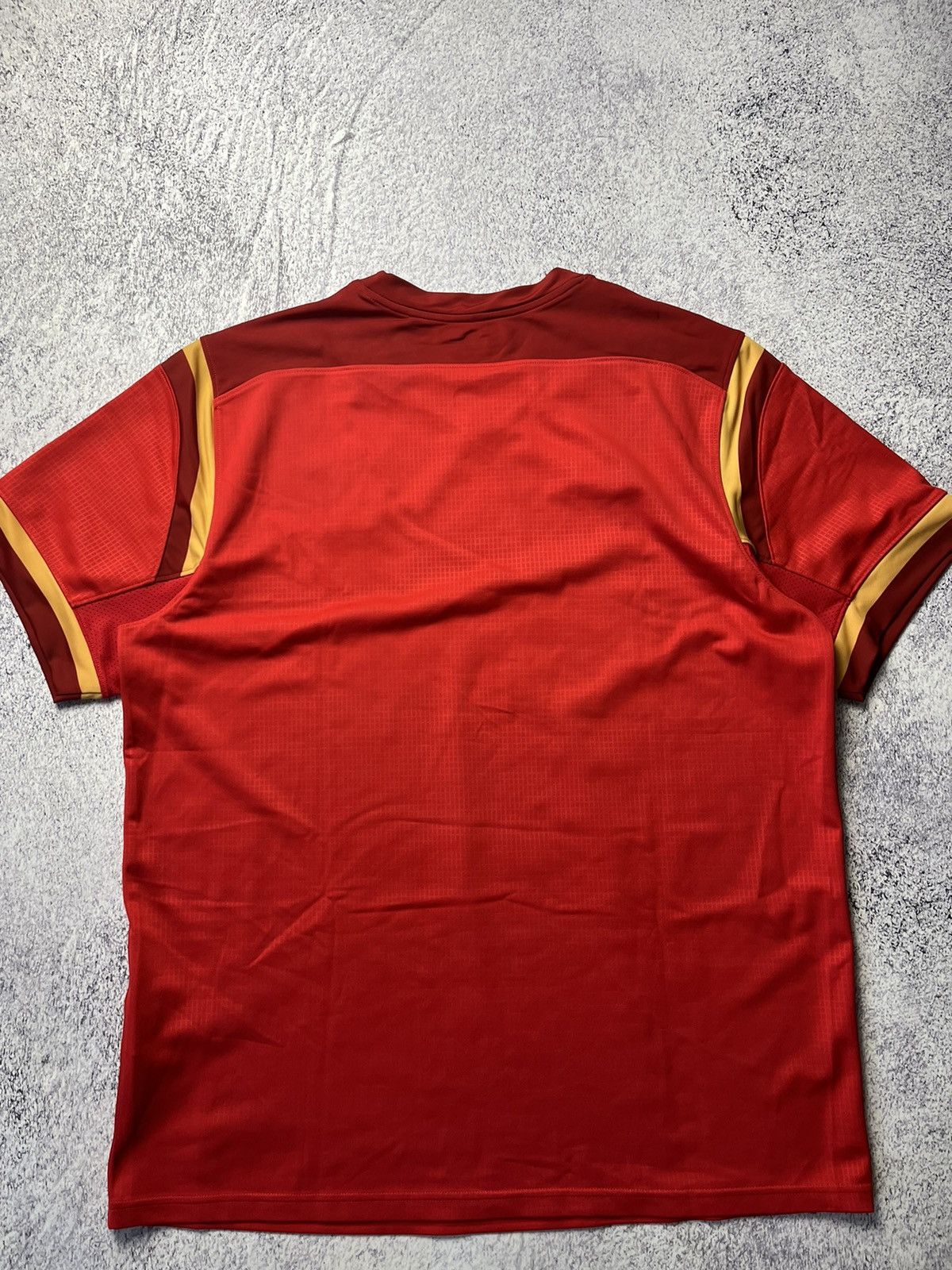 Vintage Under Armour Wales Rugby Shirt Red Admiral HeatGear Loose Size US L / EU 52-54 / 3 - 18 Thumbnail
