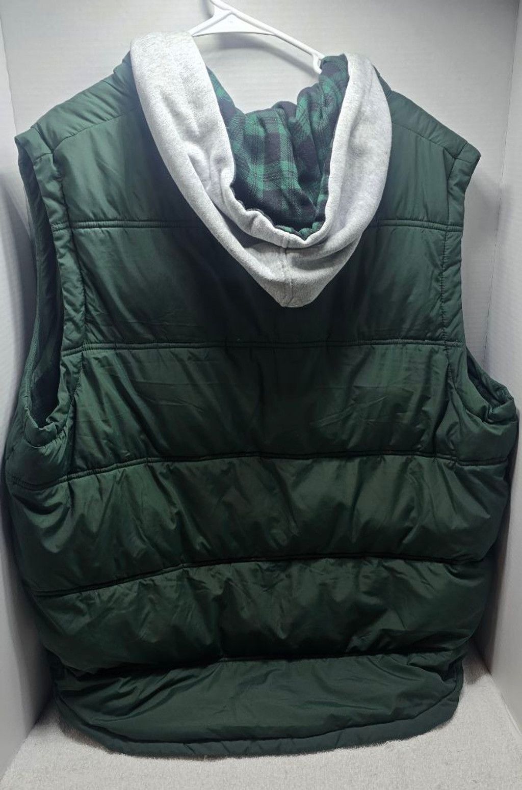 Chaps Men's CHAPS Green Plaid Puffer Vest with Hood XXL Size US XXL / EU 58 / 5 - 6 Thumbnail