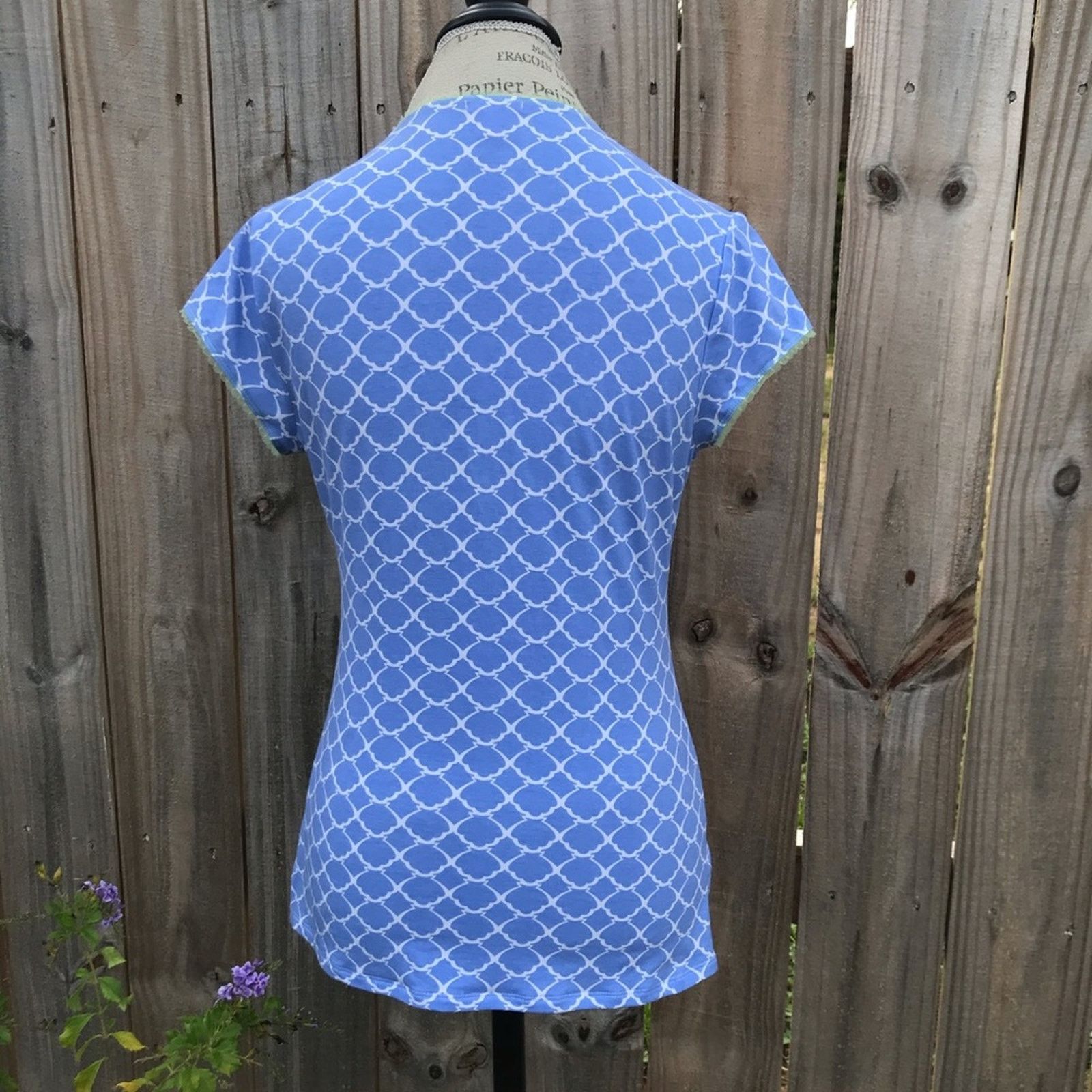 Lilly Pulitzer Lilly Pulitzer cotton tee lace edging pajama top size small Size S / US 4 / IT 40 - 4 Thumbnail