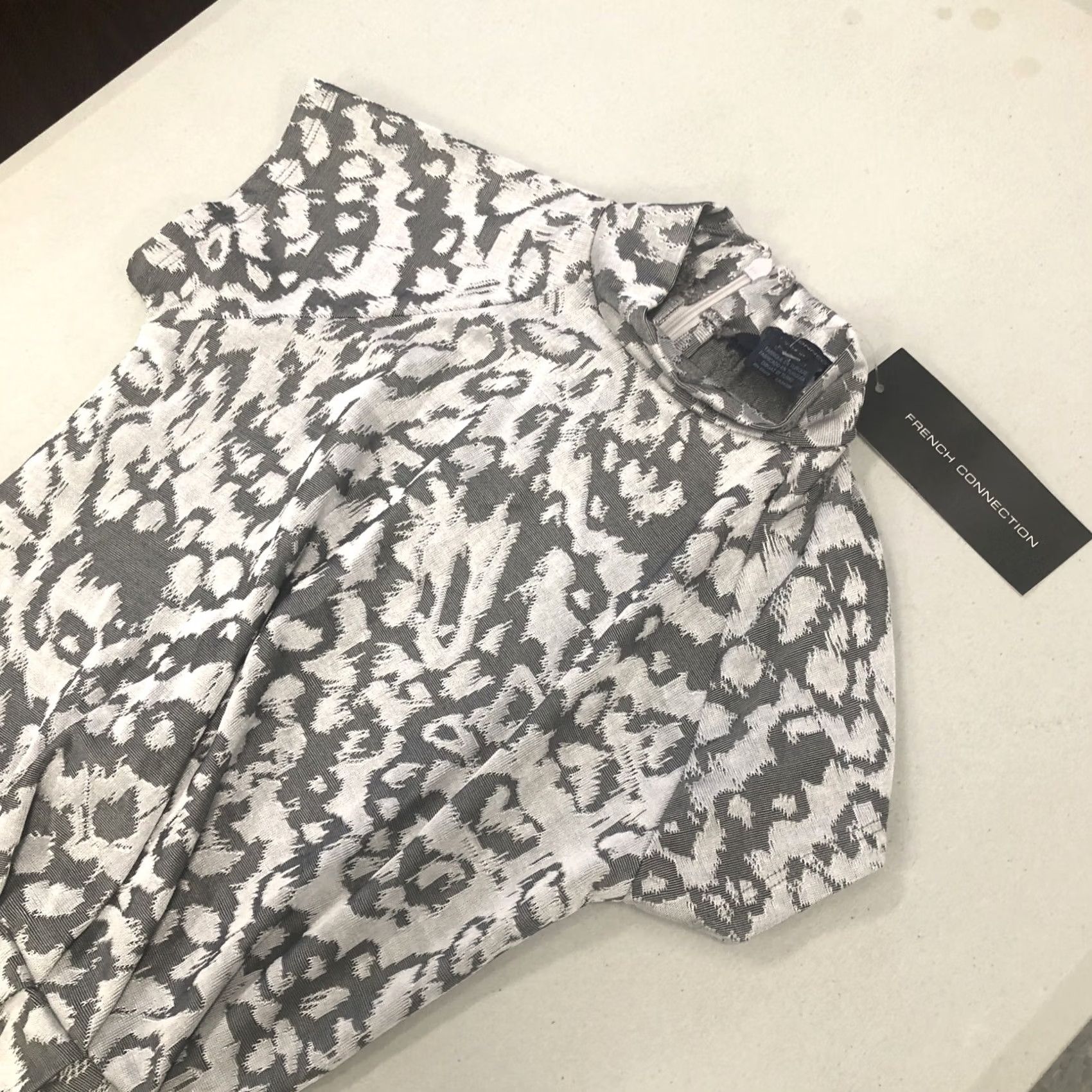 French Connection FRENCH CONNECTION Cocktail Dress Silver Confetti Size 0 Short Sleeve V-Neck Back Zipper Women's Party Mini Dress Size XS / US 0-2 / IT 36-38 - 7 Thumbnail