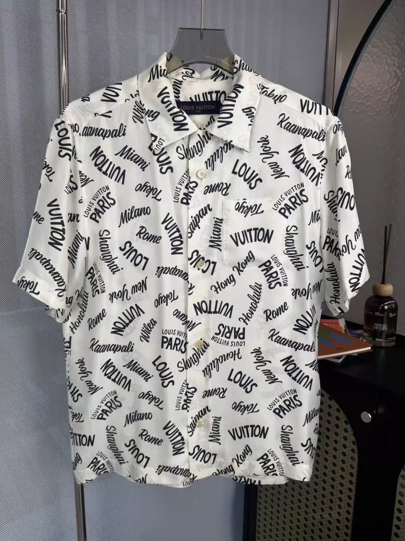 Louis Vuitton louis vuitton White bullet screen full of logo silk shirt Size US S / EU 44-46 / 1 - 1 Thumbnail